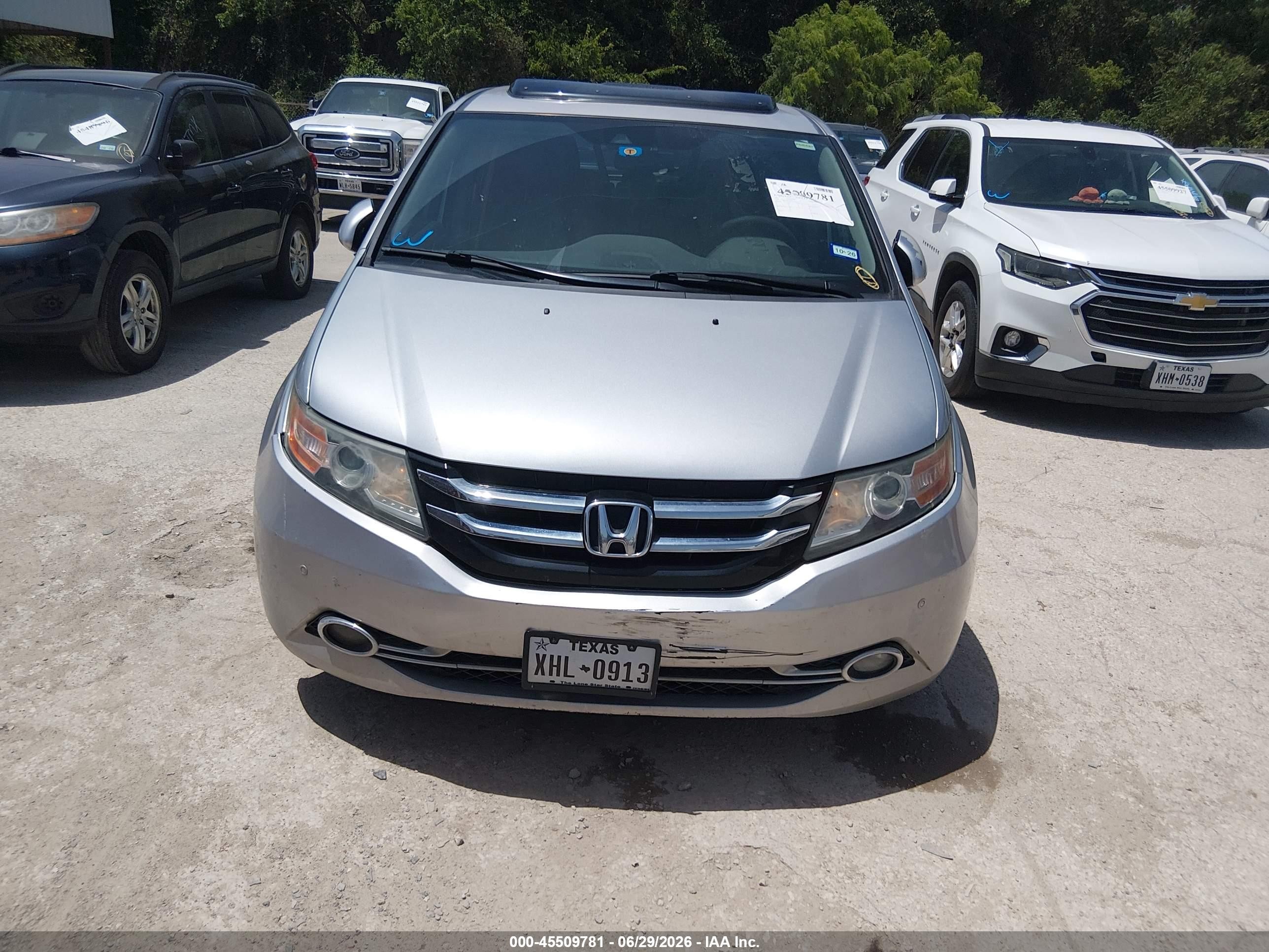 2015 Honda Odyssey Touring/touring Elite Silver vin: 5FNRL5H9XFB021981