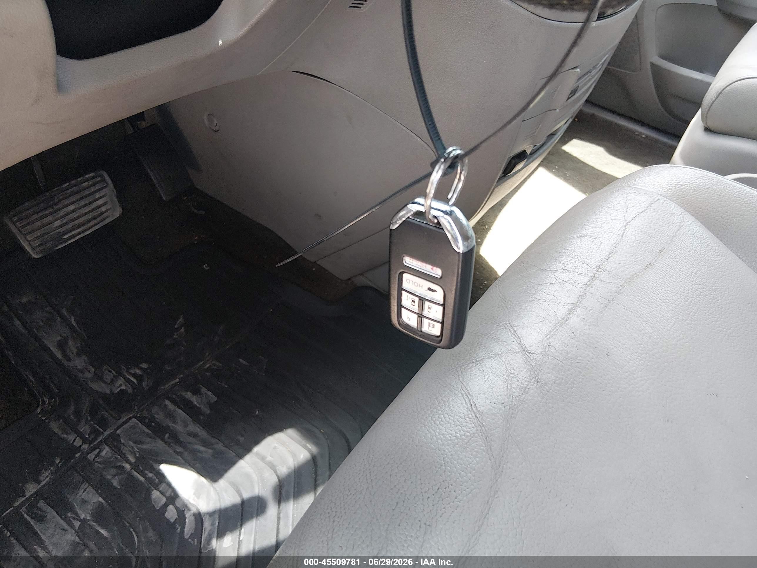 2015 Honda Odyssey Touring/touring Elite Silver vin: 5FNRL5H9XFB021981