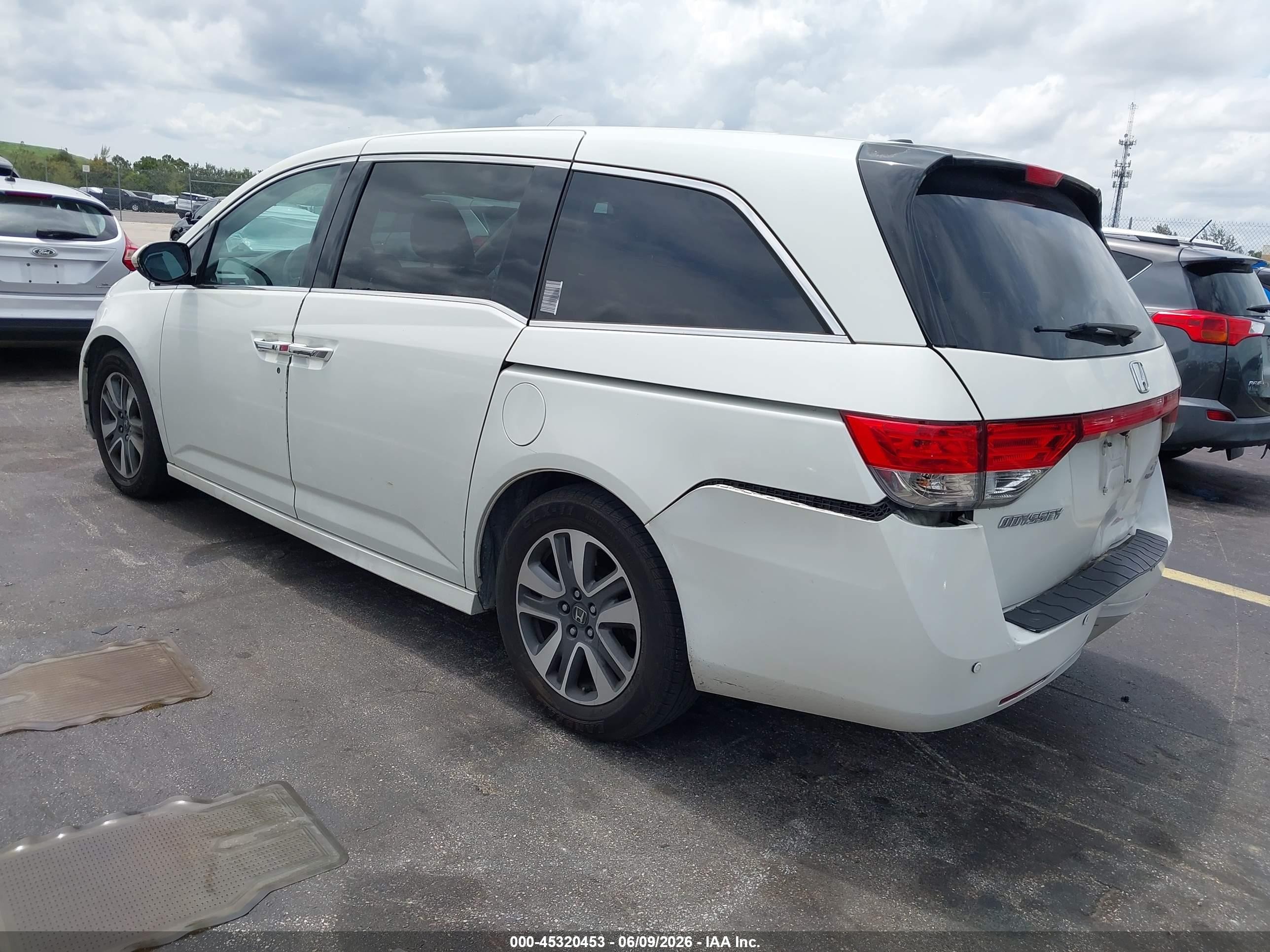 2015 Honda Odyssey Touring/touring Elite White vin: 5FNRL5H9XFB049408