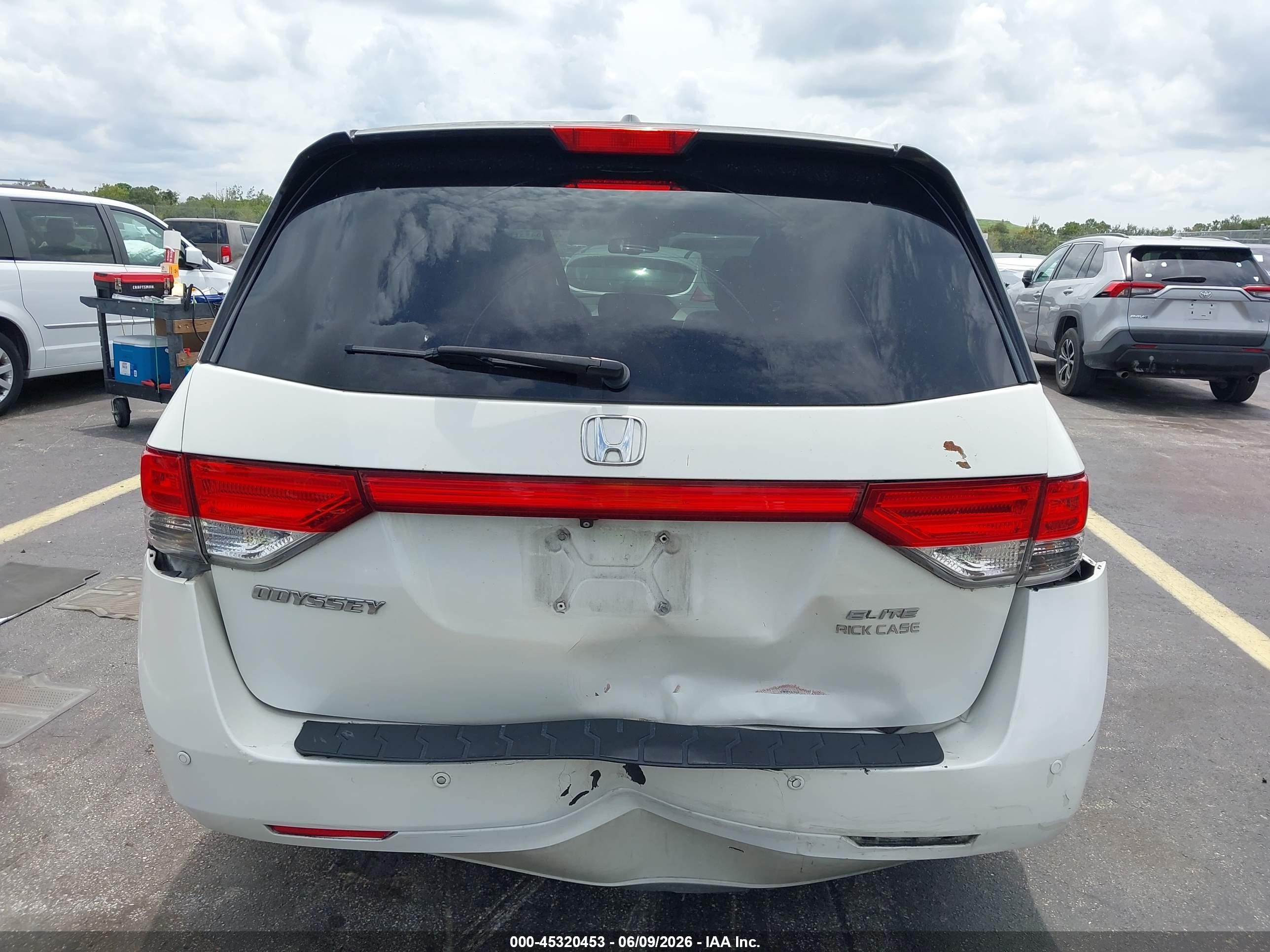 2015 Honda Odyssey Touring/touring Elite White vin: 5FNRL5H9XFB049408