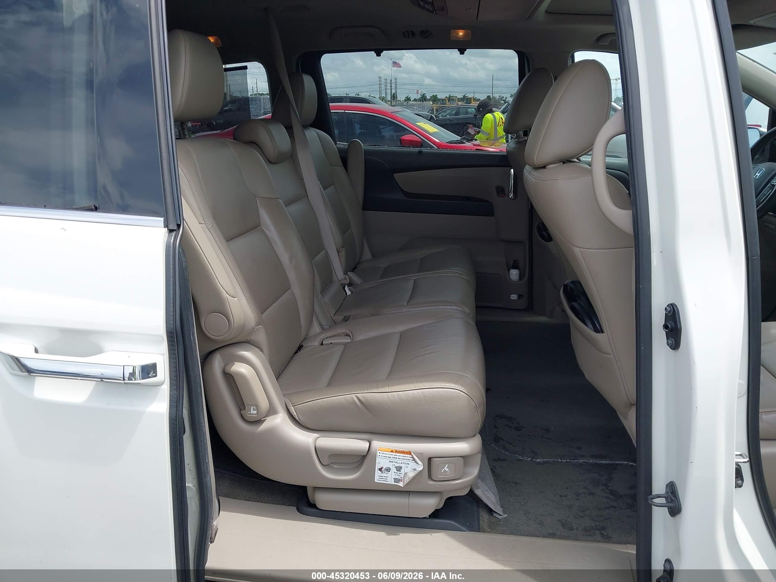 2015 Honda Odyssey Touring/touring Elite White vin: 5FNRL5H9XFB049408