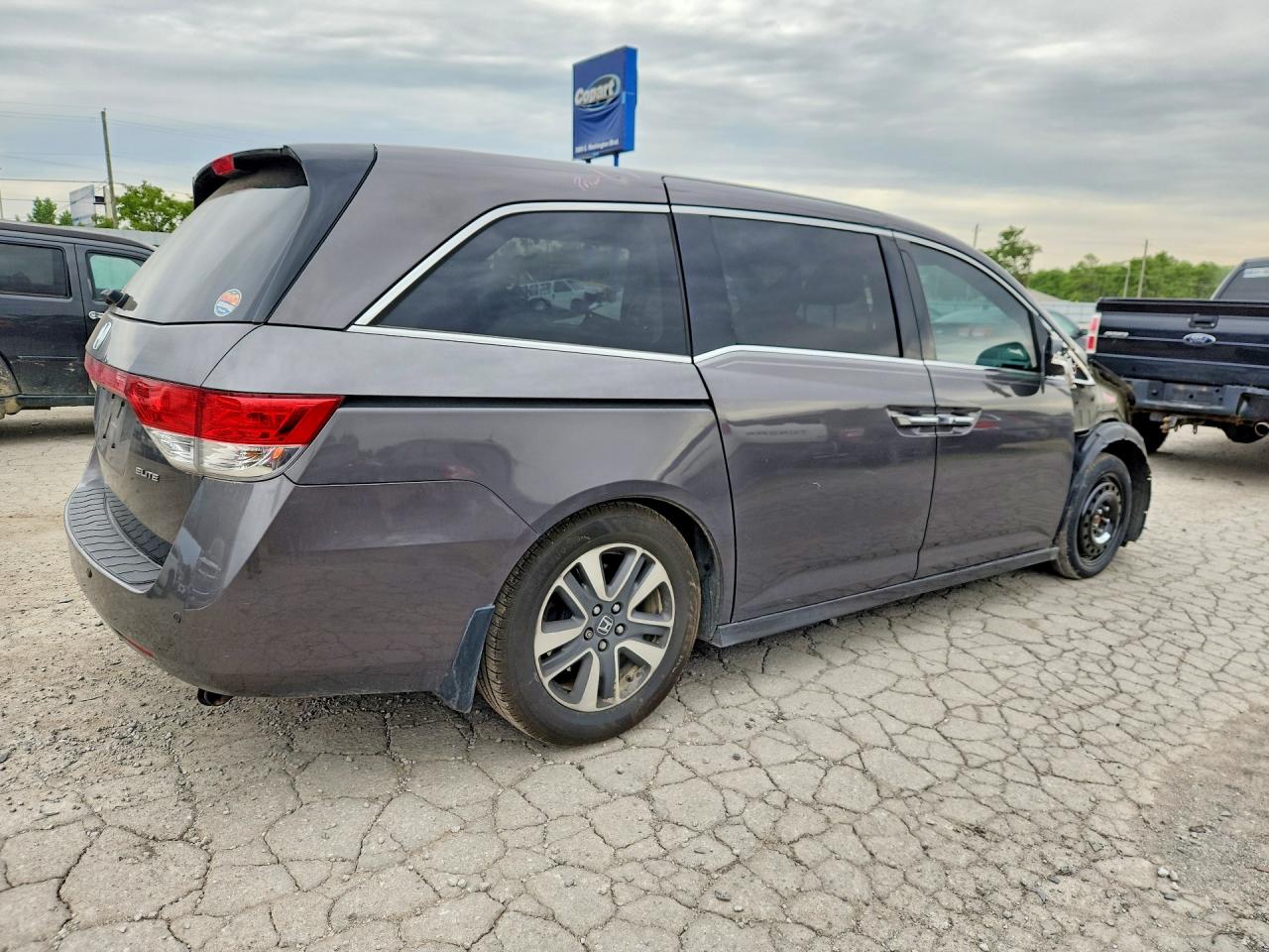 2015 Honda Odyssey Touring Серый vin: 5FNRL5H9XFB075913