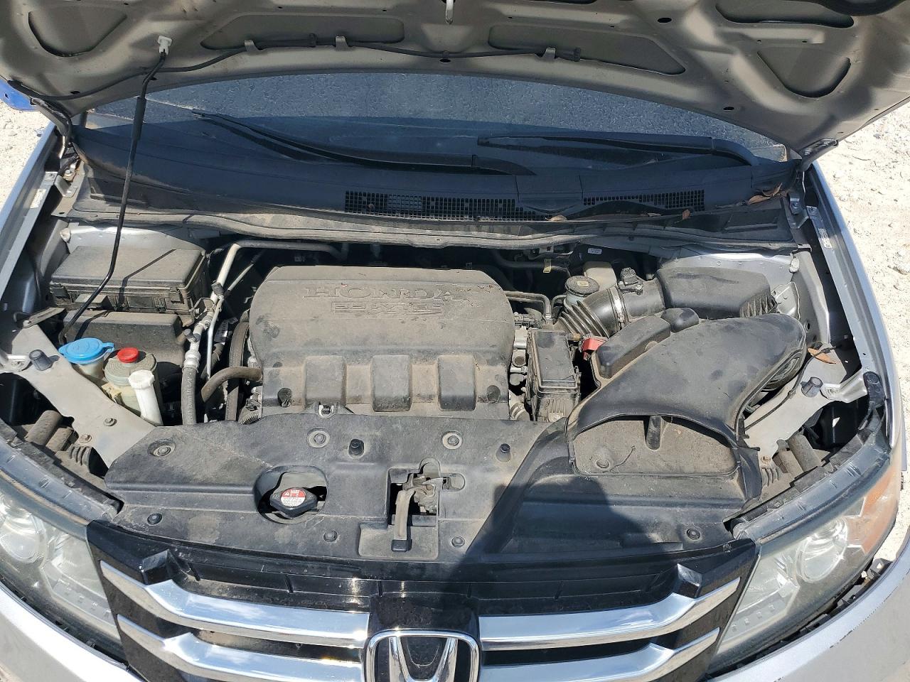 2015 Honda Odyssey Touring Silver vin: 5FNRL5H9XFB086328