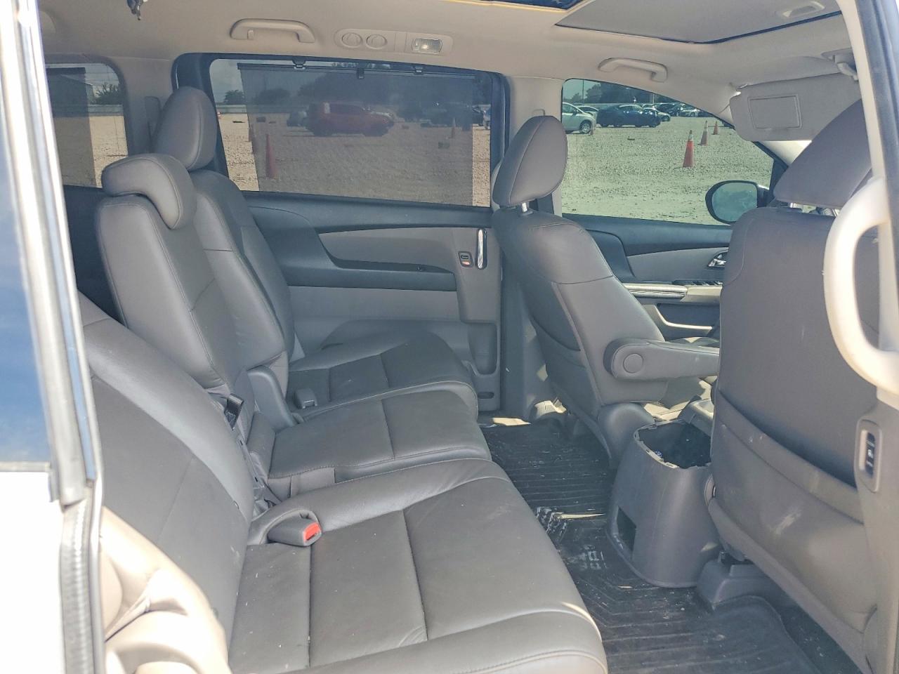2015 Honda Odyssey Touring Silver vin: 5FNRL5H9XFB086328