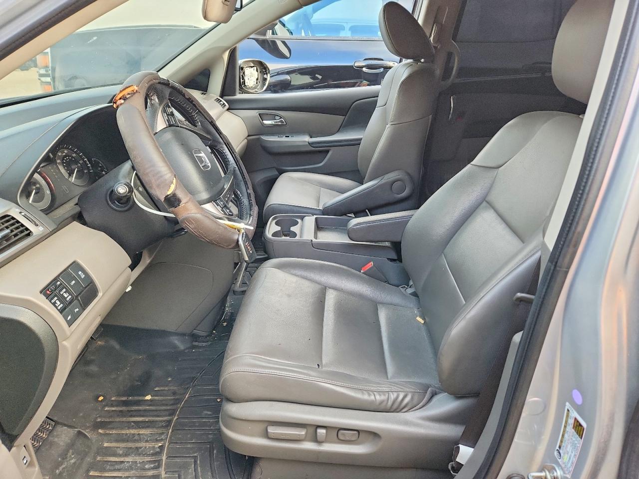 2015 Honda Odyssey Touring Silver vin: 5FNRL5H9XFB086328