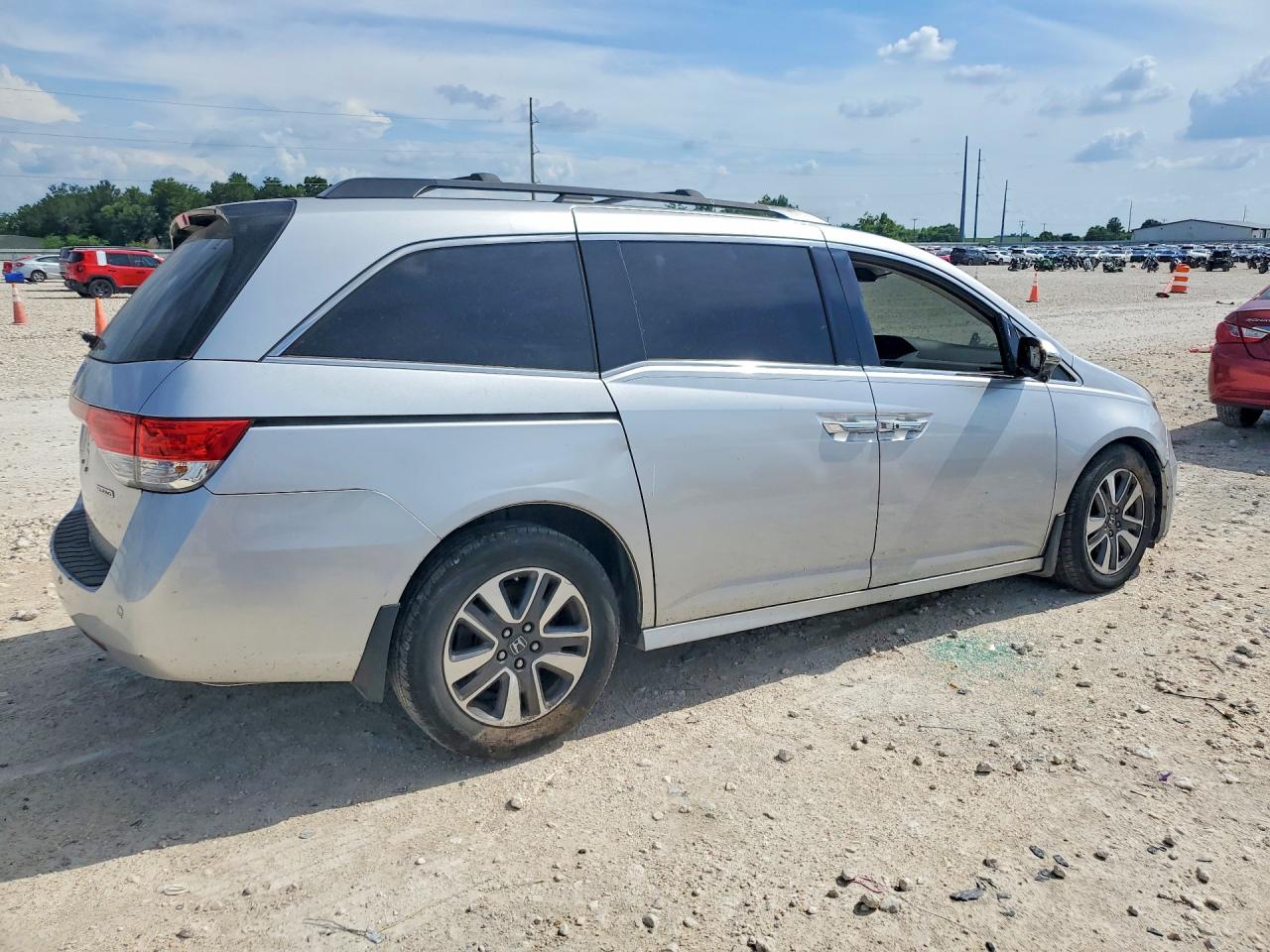 2015 Honda Odyssey Touring Silver vin: 5FNRL5H9XFB086328