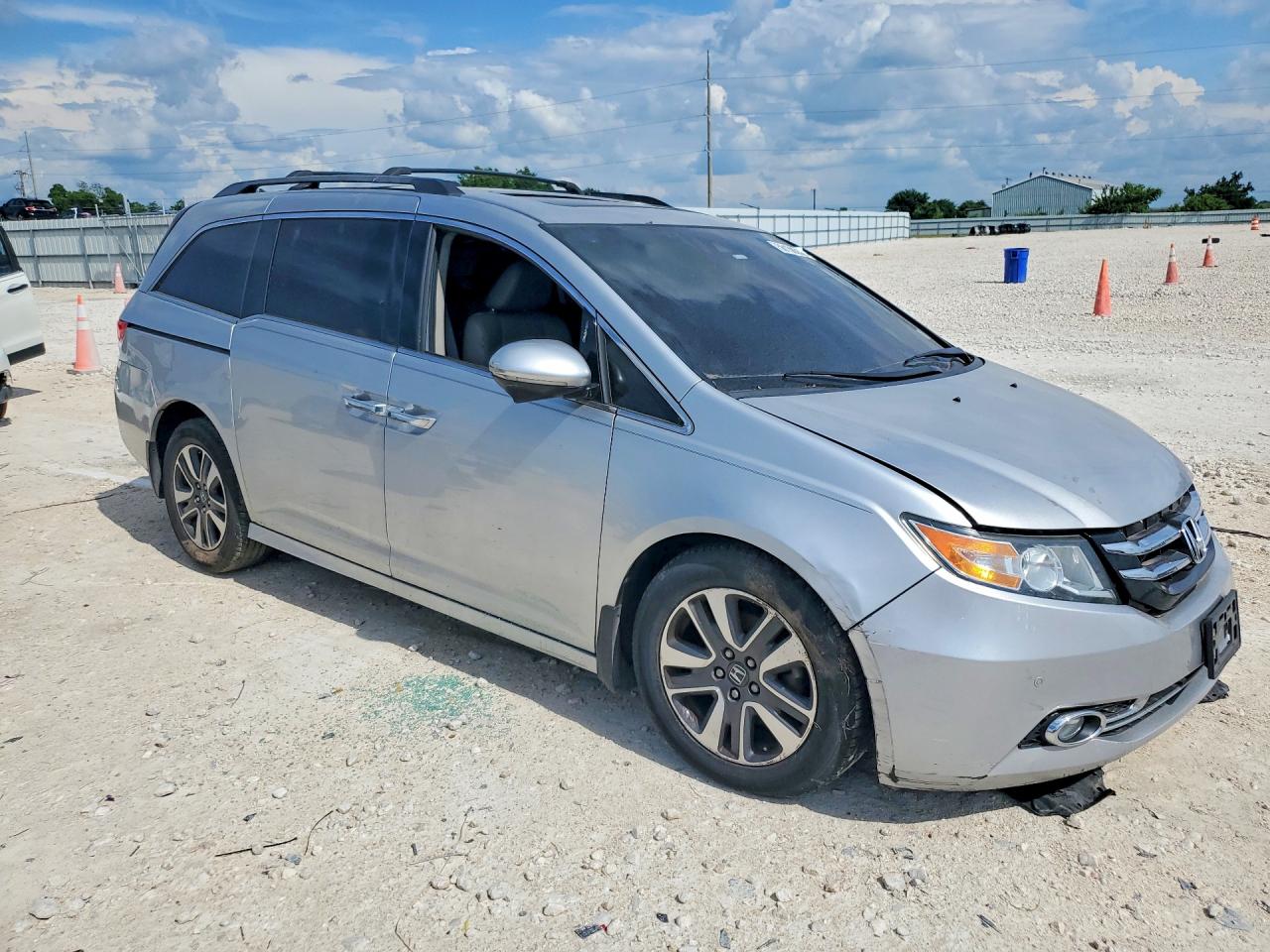2015 Honda Odyssey Touring Silver vin: 5FNRL5H9XFB086328