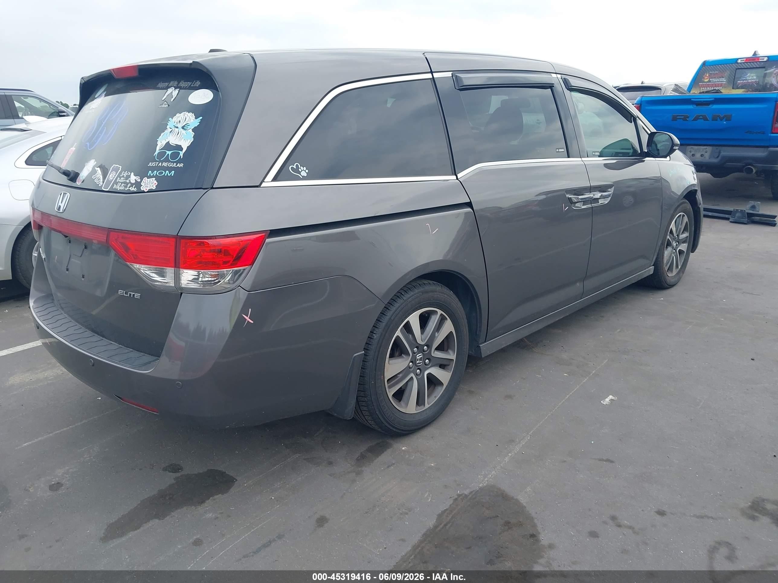 2015 Honda Odyssey Touring/touring Elite Gray vin: 5FNRL5H9XFB103595