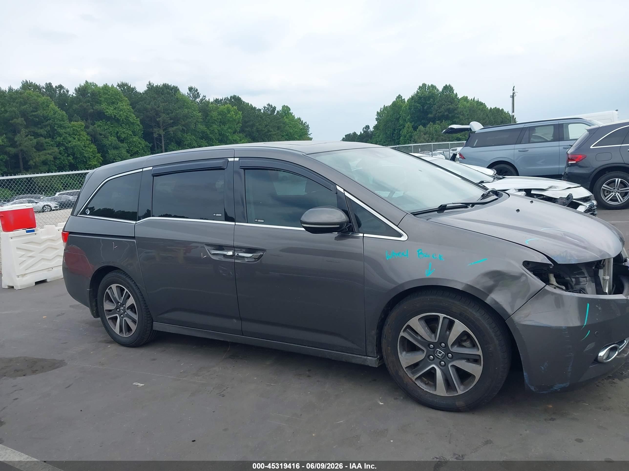 2015 Honda Odyssey Touring/touring Elite Gray vin: 5FNRL5H9XFB103595