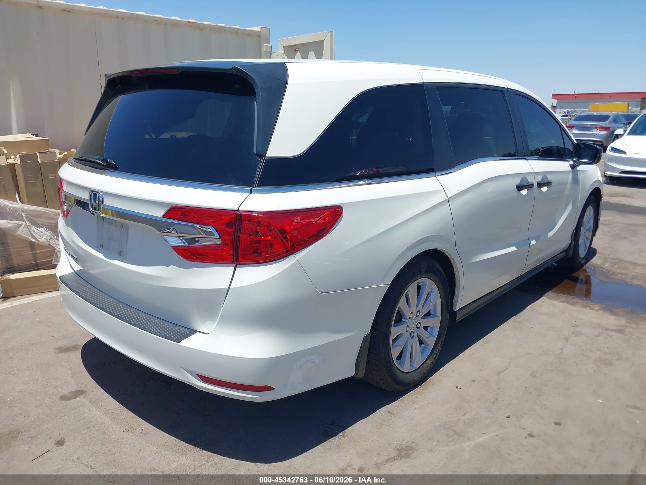 2019 Honda Odyssey Lx White vin: 5FNRL6H21KB065810