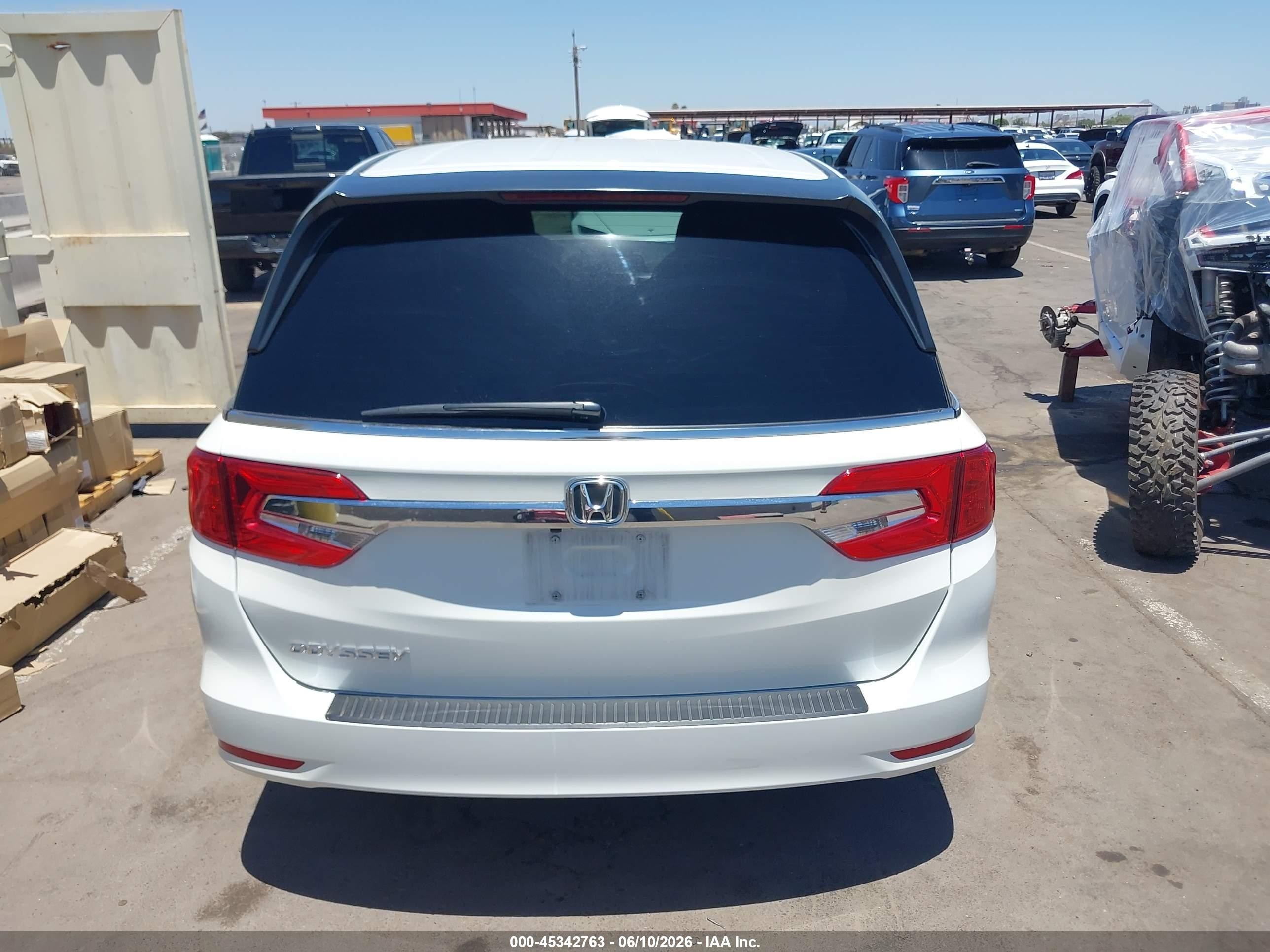 2019 Honda Odyssey Lx White vin: 5FNRL6H21KB065810