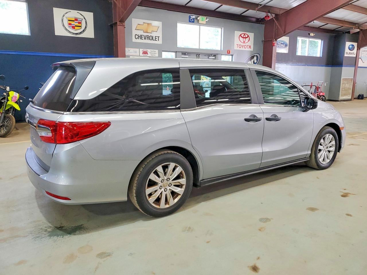 2018 Honda Odyssey Lx Silver vin: 5FNRL6H26JB100064