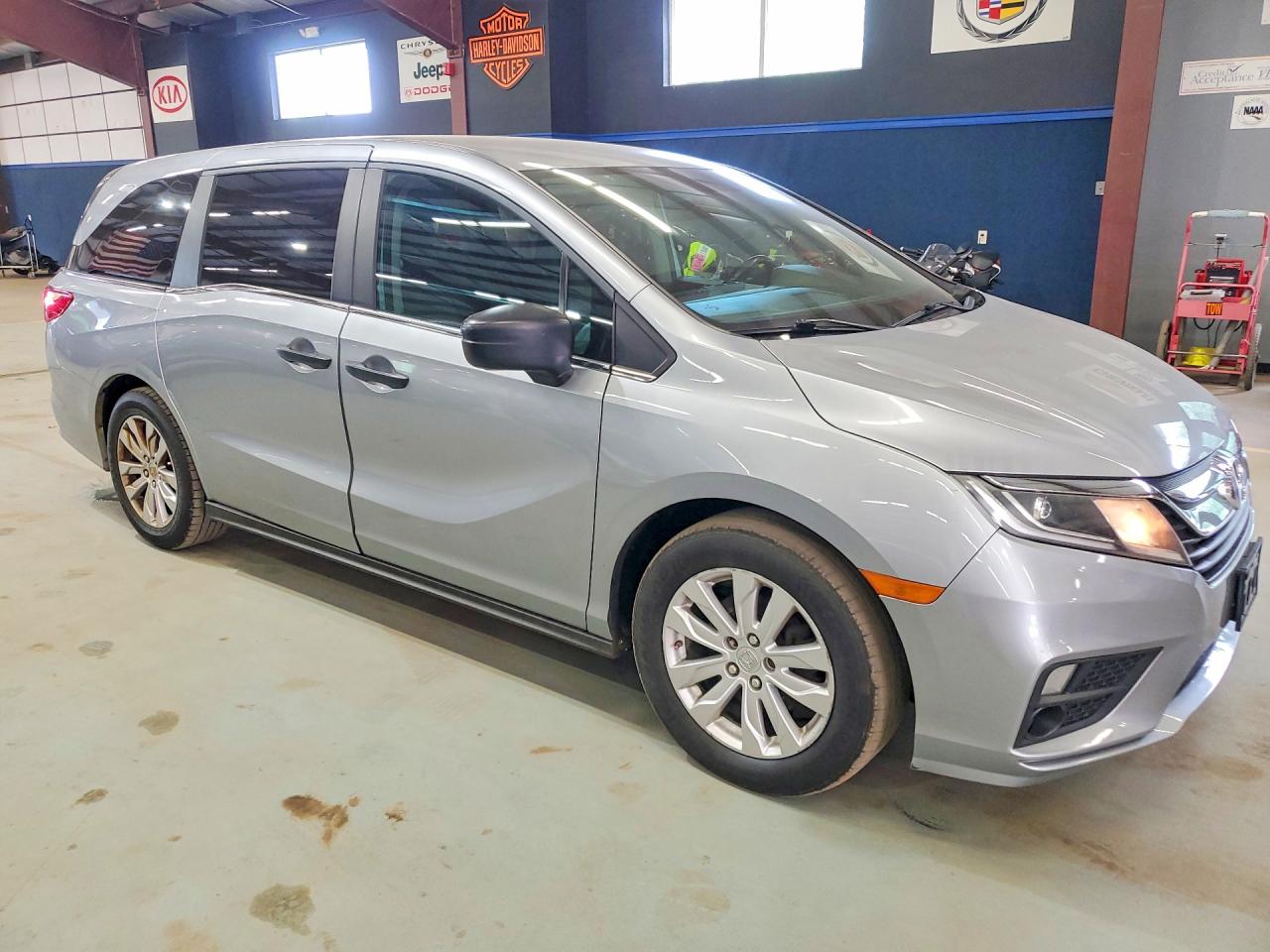 2018 Honda Odyssey Lx Silver vin: 5FNRL6H26JB100064