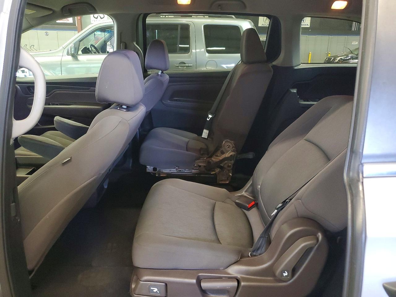 2018 Honda Odyssey Lx Silver vin: 5FNRL6H26JB100064