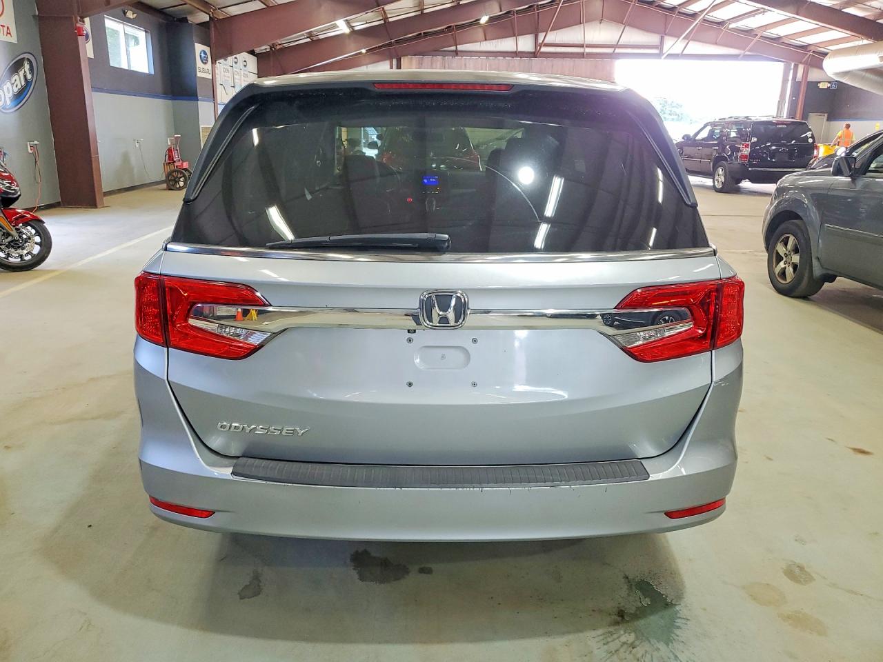2018 Honda Odyssey Lx Silver vin: 5FNRL6H26JB100064