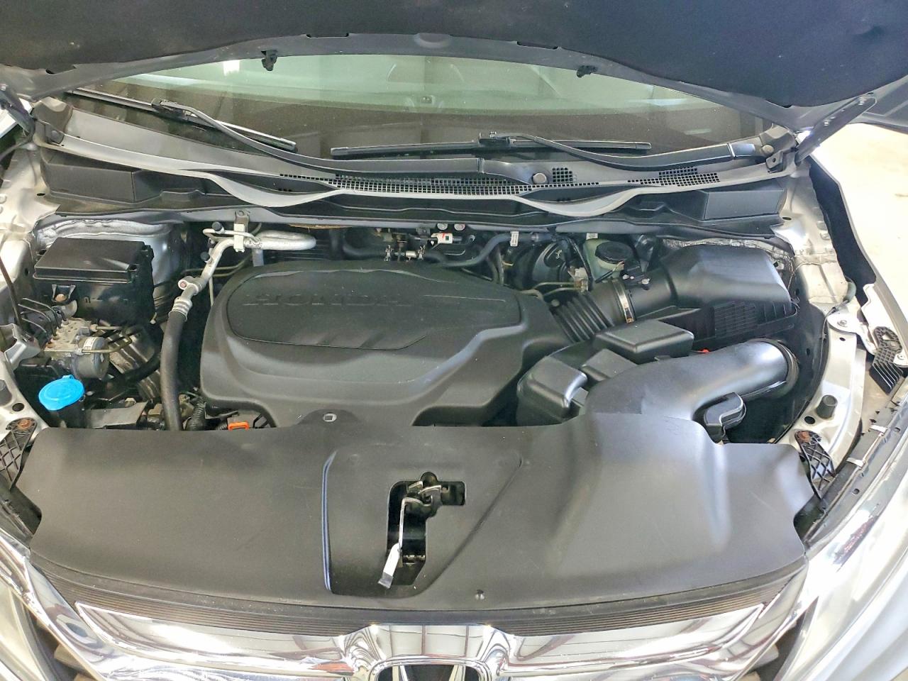 2018 Honda Odyssey Lx Silver vin: 5FNRL6H26JB100064