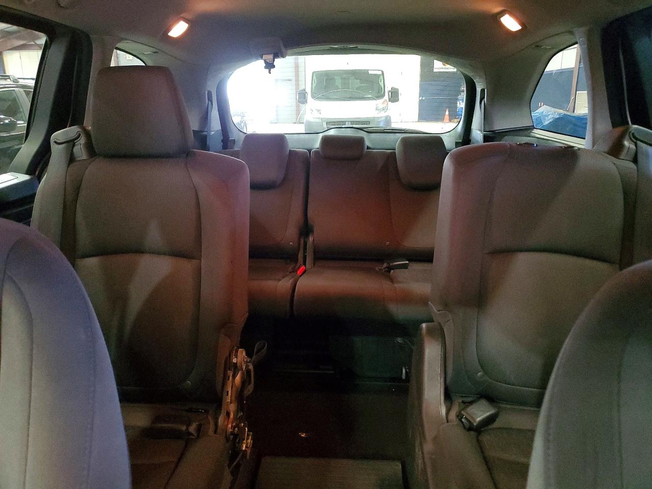 2018 Honda Odyssey Lx Silver vin: 5FNRL6H26JB100064