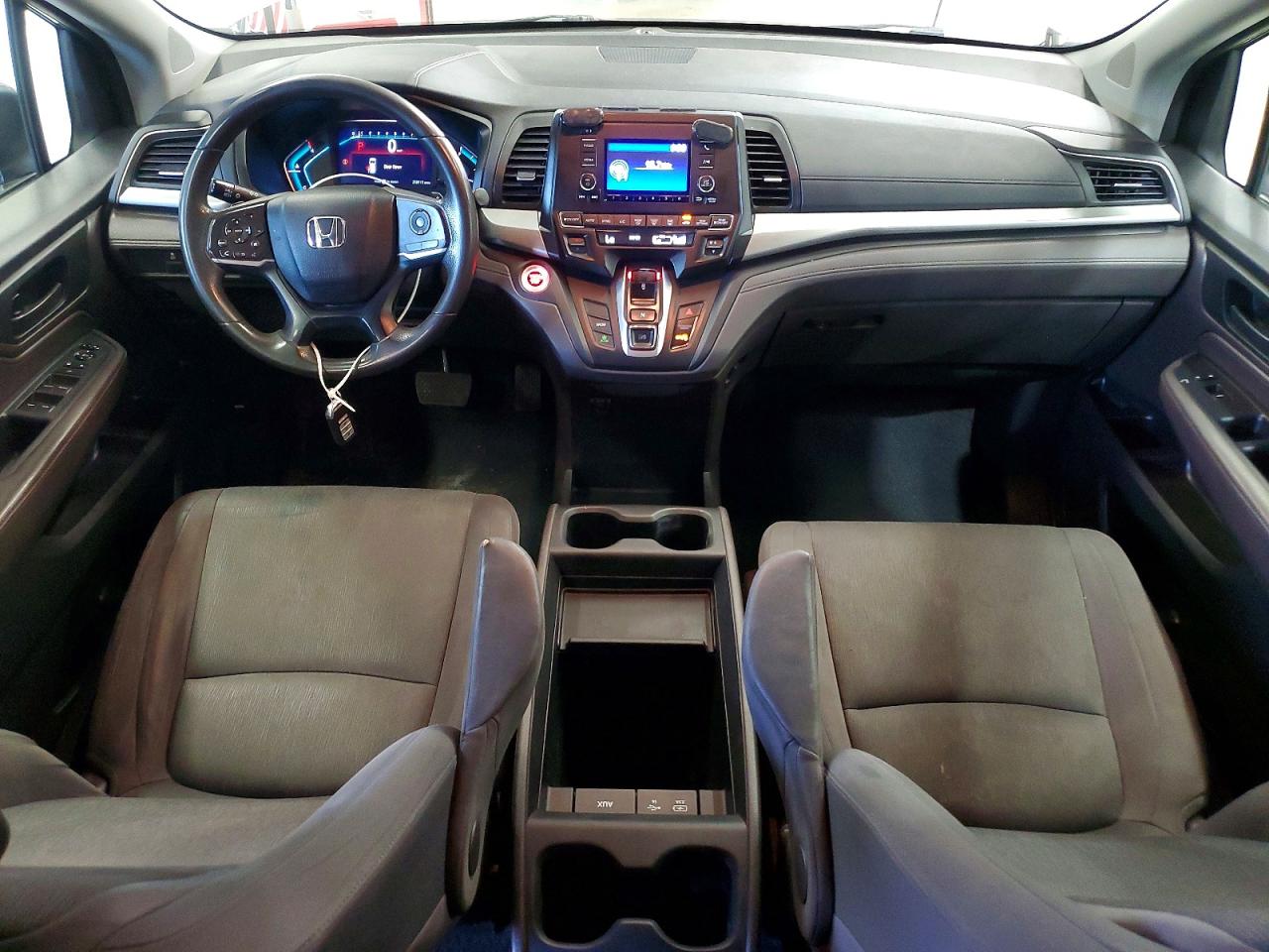 2018 Honda Odyssey Lx Silver vin: 5FNRL6H26JB100064