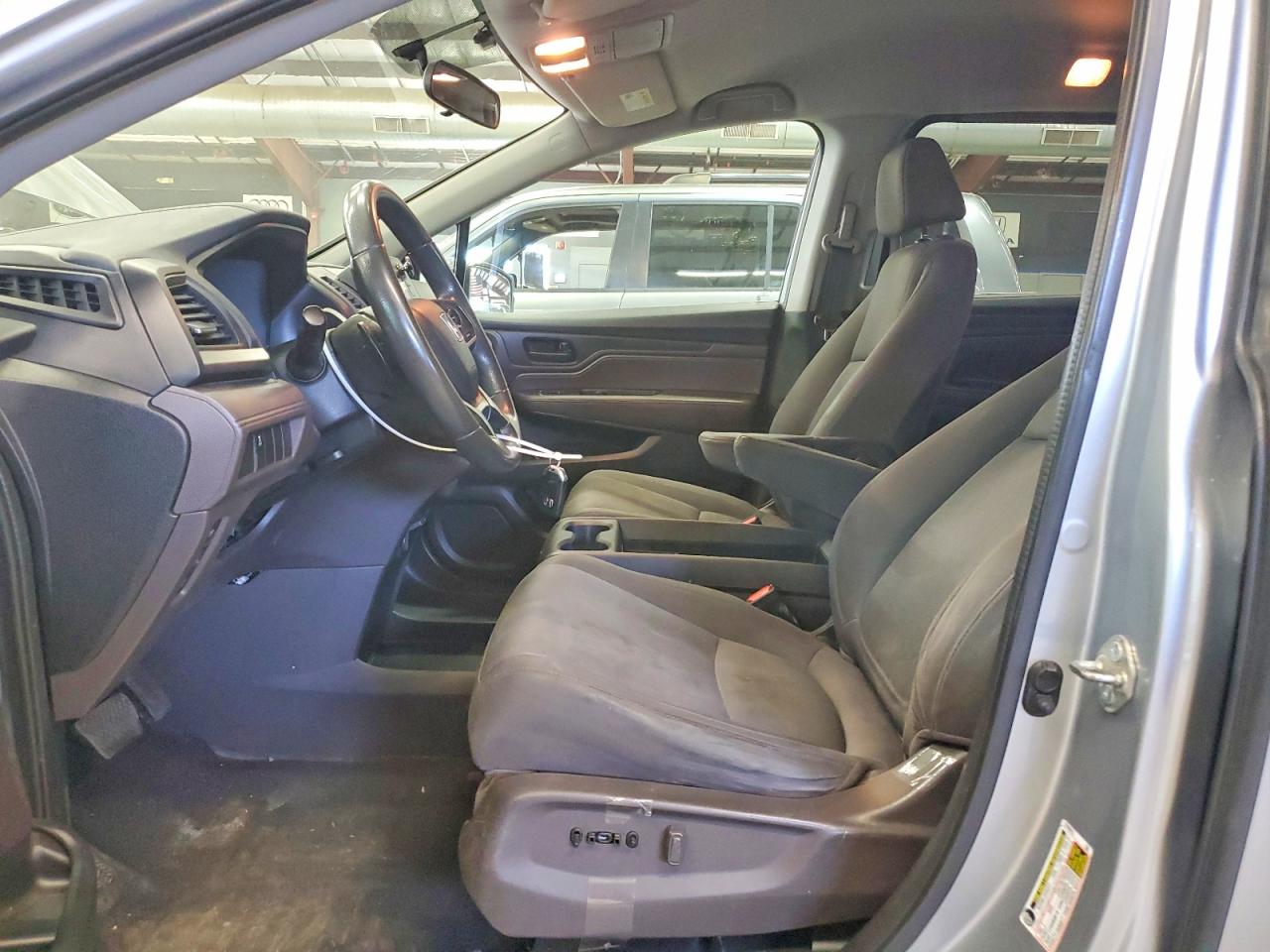 2018 Honda Odyssey Lx Silver vin: 5FNRL6H26JB100064