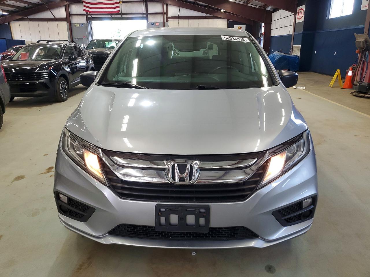 2018 Honda Odyssey Lx Silver vin: 5FNRL6H26JB100064