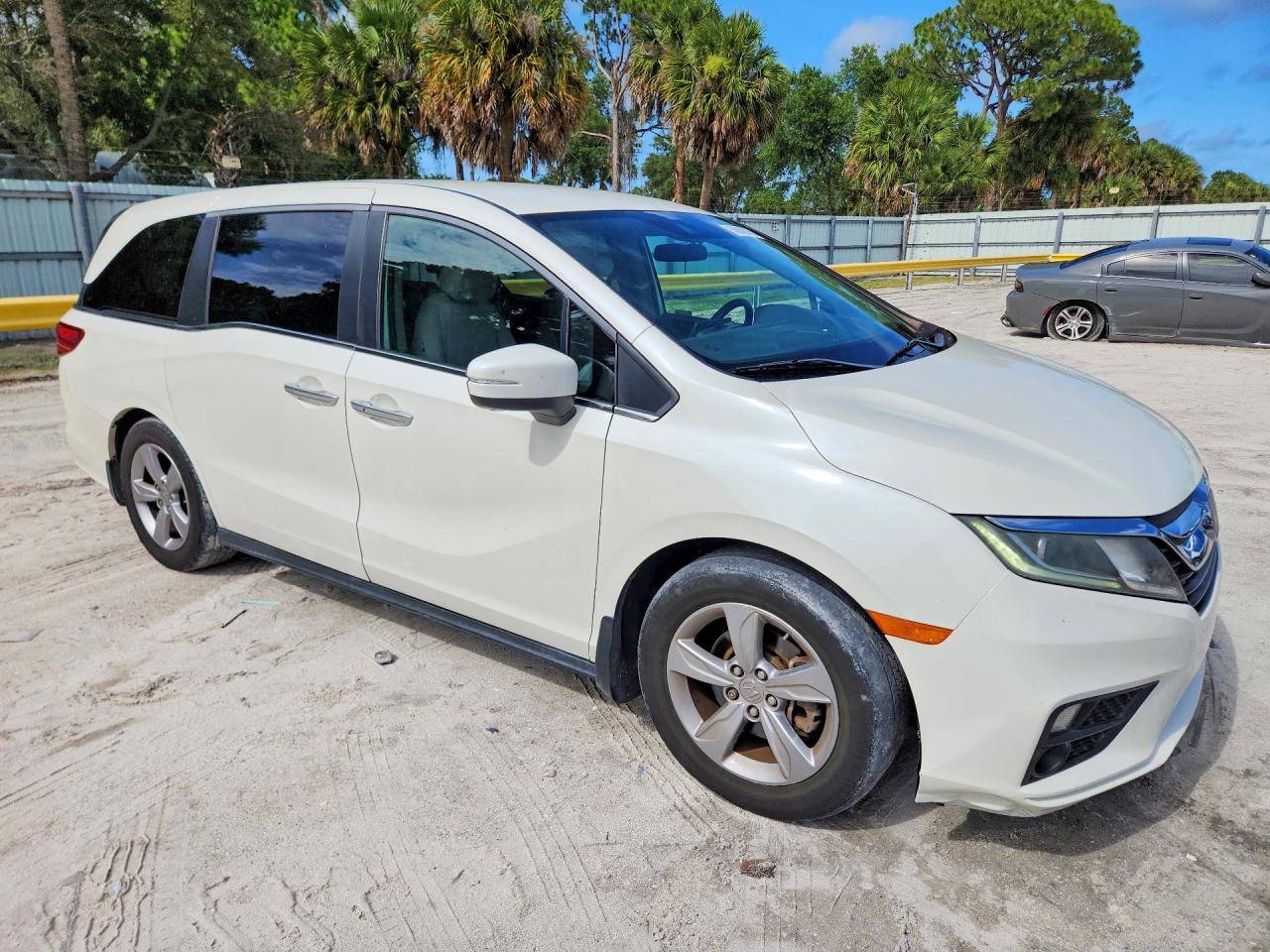 2019 Honda Odyssey Ex White vin: 5FNRL6H50KB062181