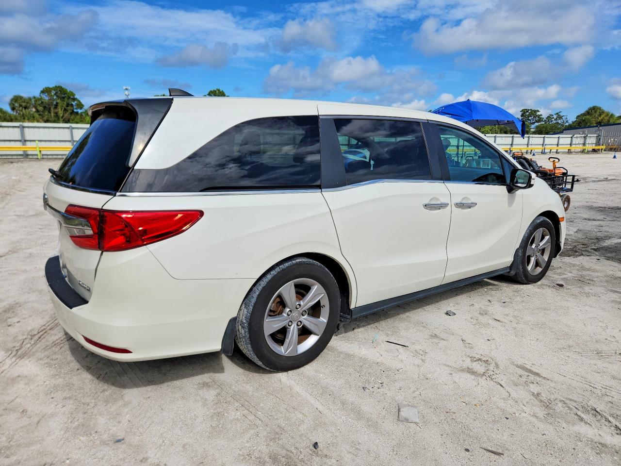 2019 Honda Odyssey Ex White vin: 5FNRL6H50KB062181