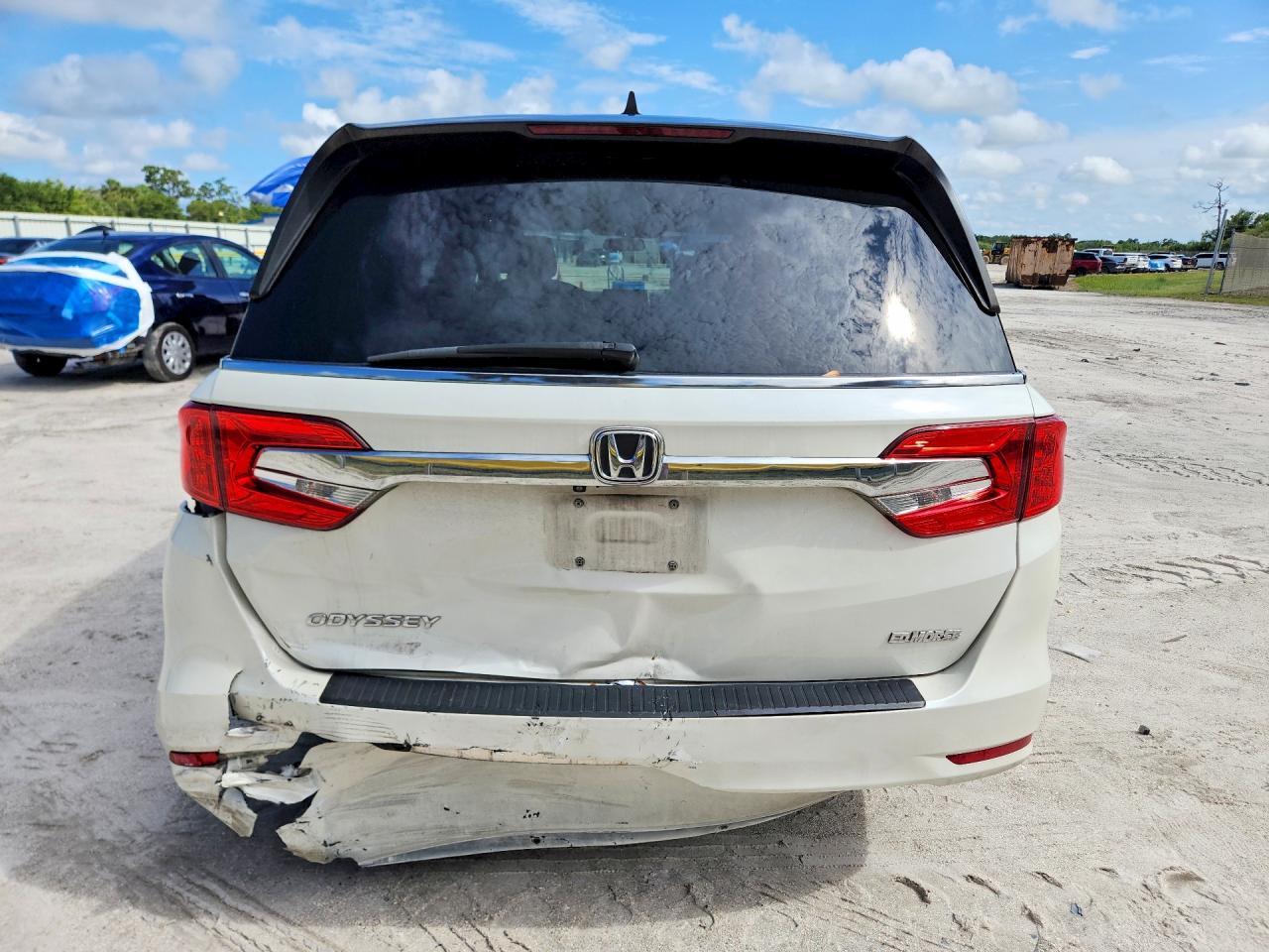 2019 Honda Odyssey Ex White vin: 5FNRL6H50KB062181