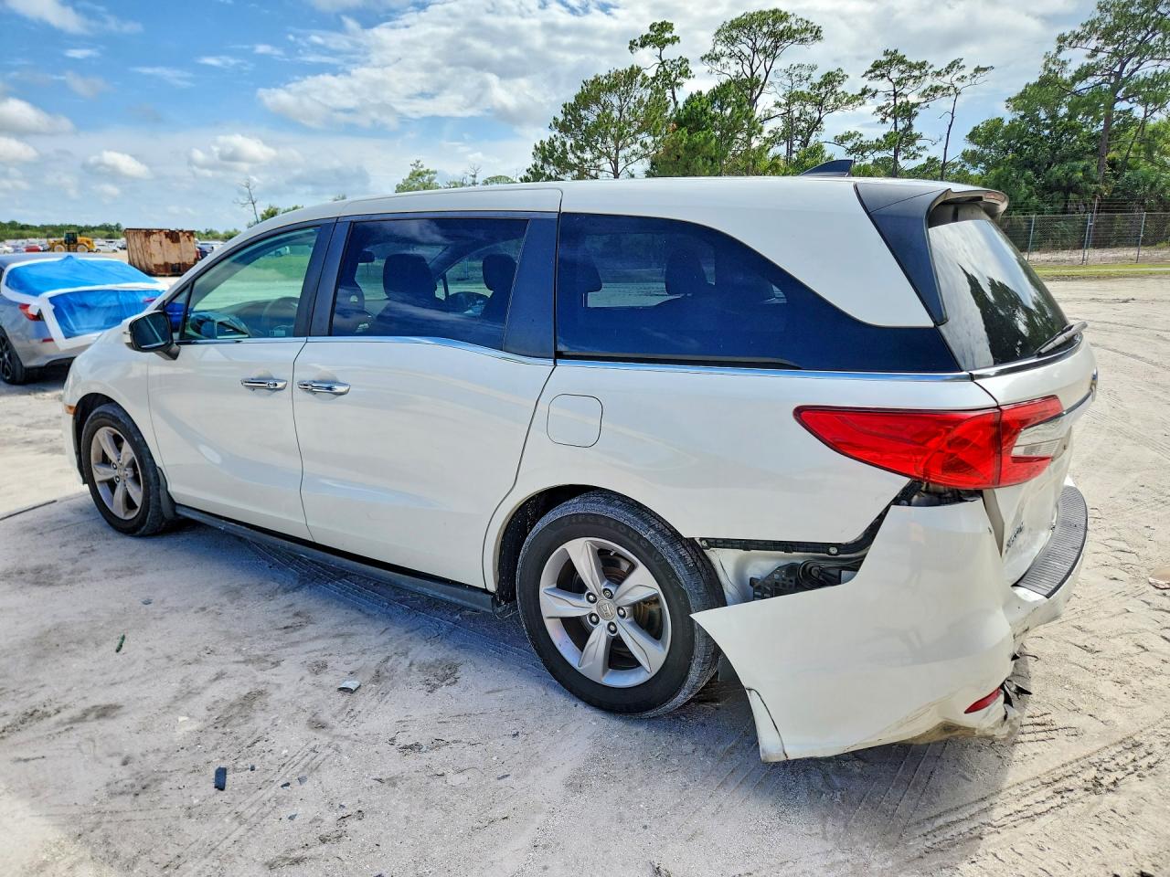 2019 Honda Odyssey Ex White vin: 5FNRL6H50KB062181