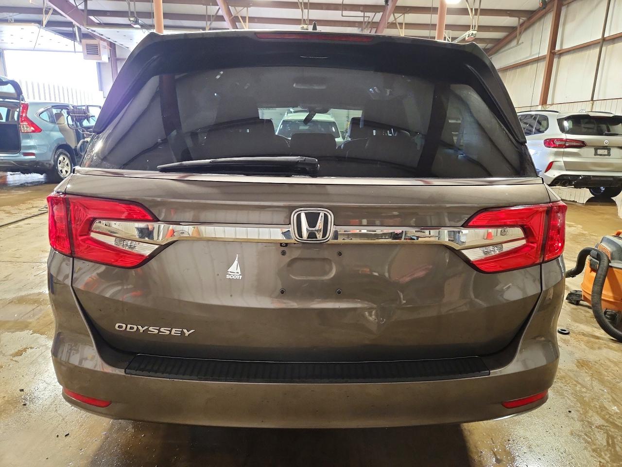 2018 Honda Odyssey Ex Gray vin: 5FNRL6H54JB081461