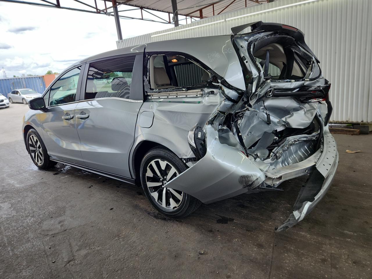 2025 Honda Odyssey Exl Silver vin: 5FNRL6H60SB080270 Damage: Left Qtr Panel, Severe Damage, Replacement Required