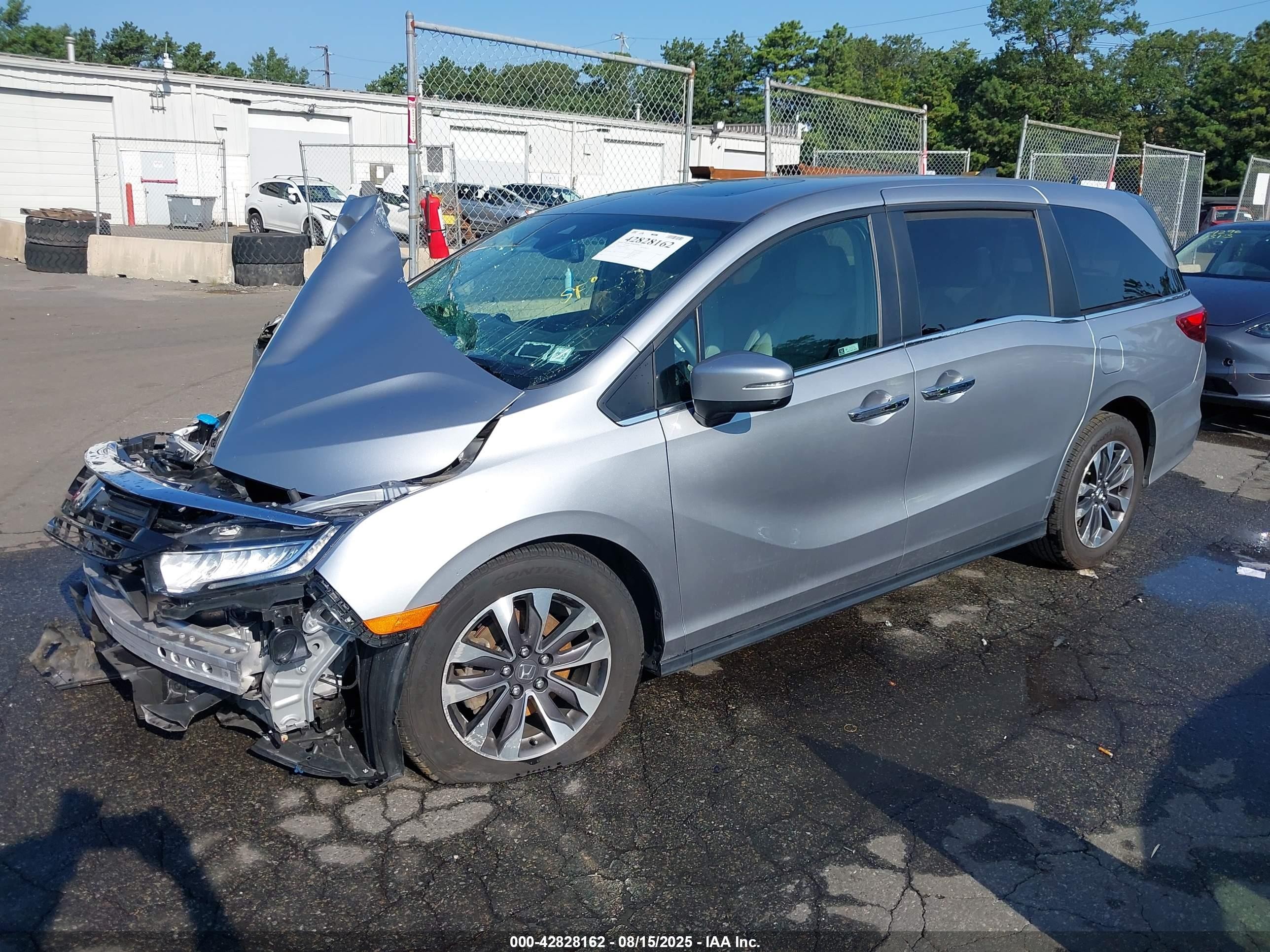 2024 Honda Odyssey Ex-l Silver vin: 5FNRL6H63RB065563