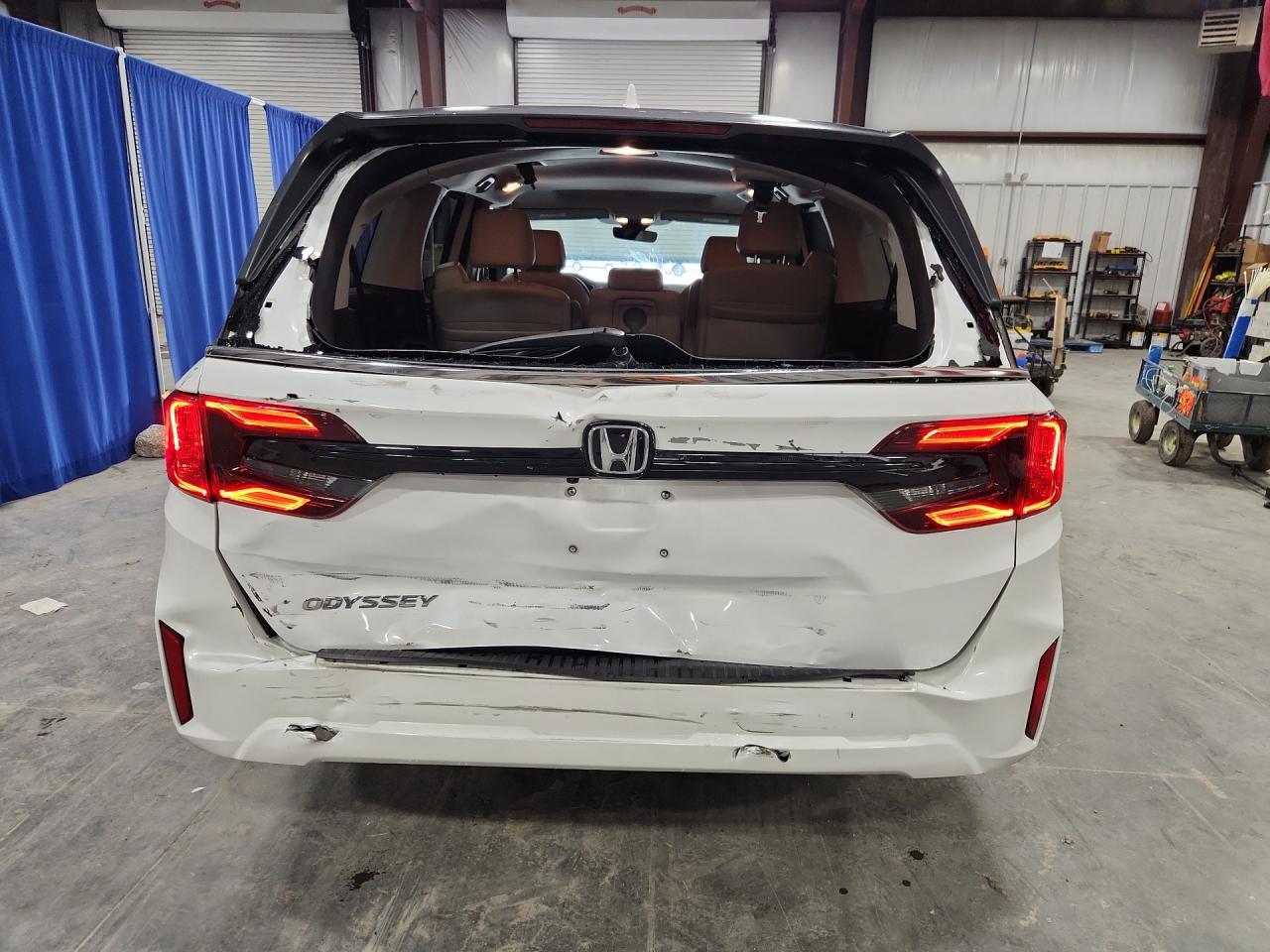 2025 Honda Odyssey Exl White vin: 5FNRL6H63SB078772 Damage: Lift Gate, Severe Damage, Replacement Required