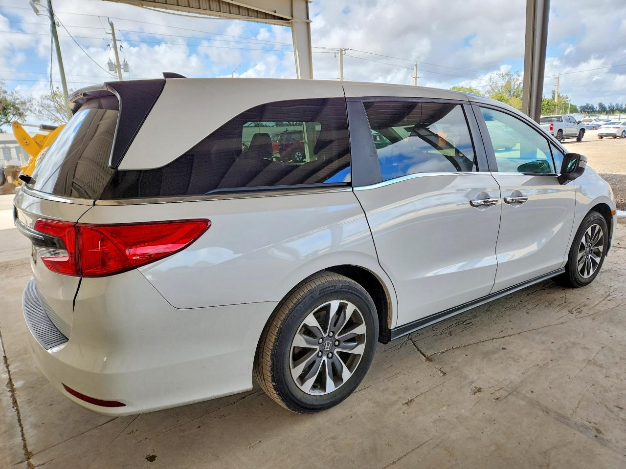 2024 Honda Odyssey Exl Белый vin: 5FNRL6H65RB015053