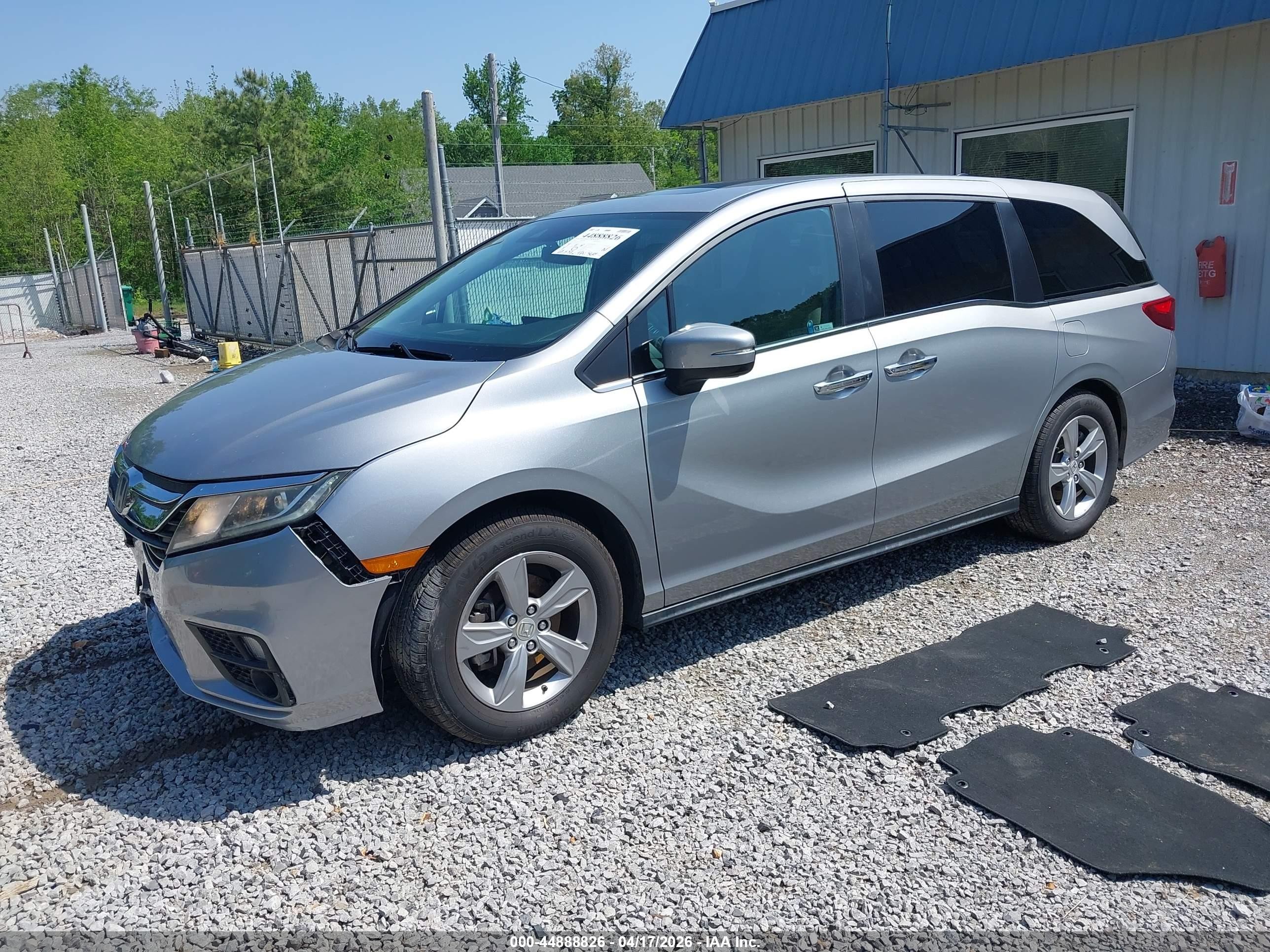 2018 Honda Odyssey Ex-l Серебряный vin: 5FNRL6H70JB070751