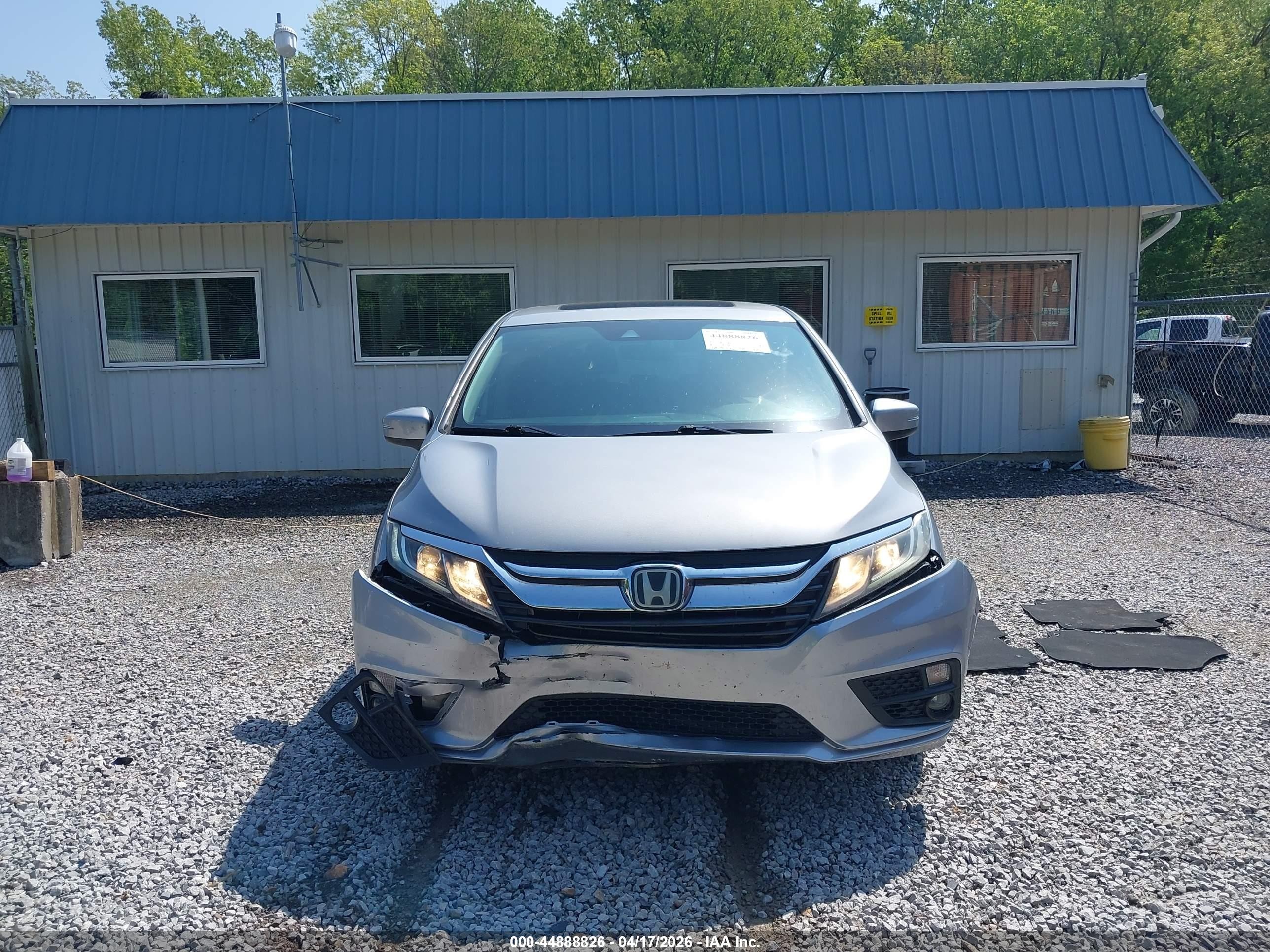 2018 Honda Odyssey Ex-l Серебряный vin: 5FNRL6H70JB070751
