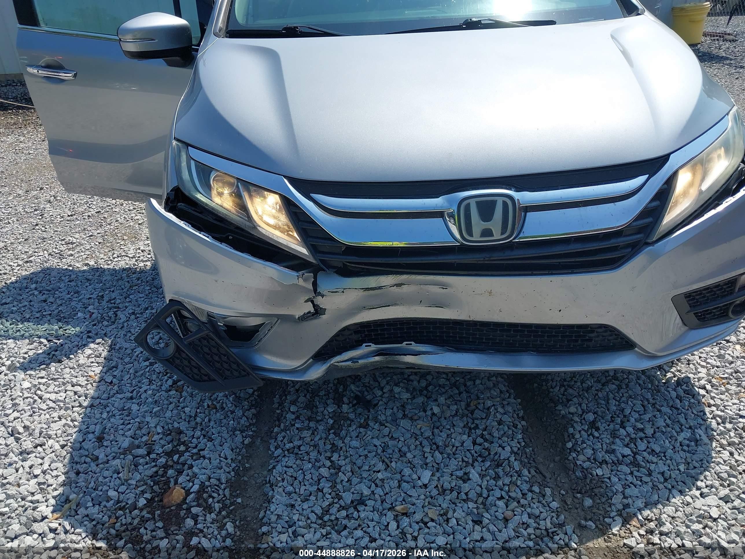 2018 Honda Odyssey Ex-l Серебряный vin: 5FNRL6H70JB070751