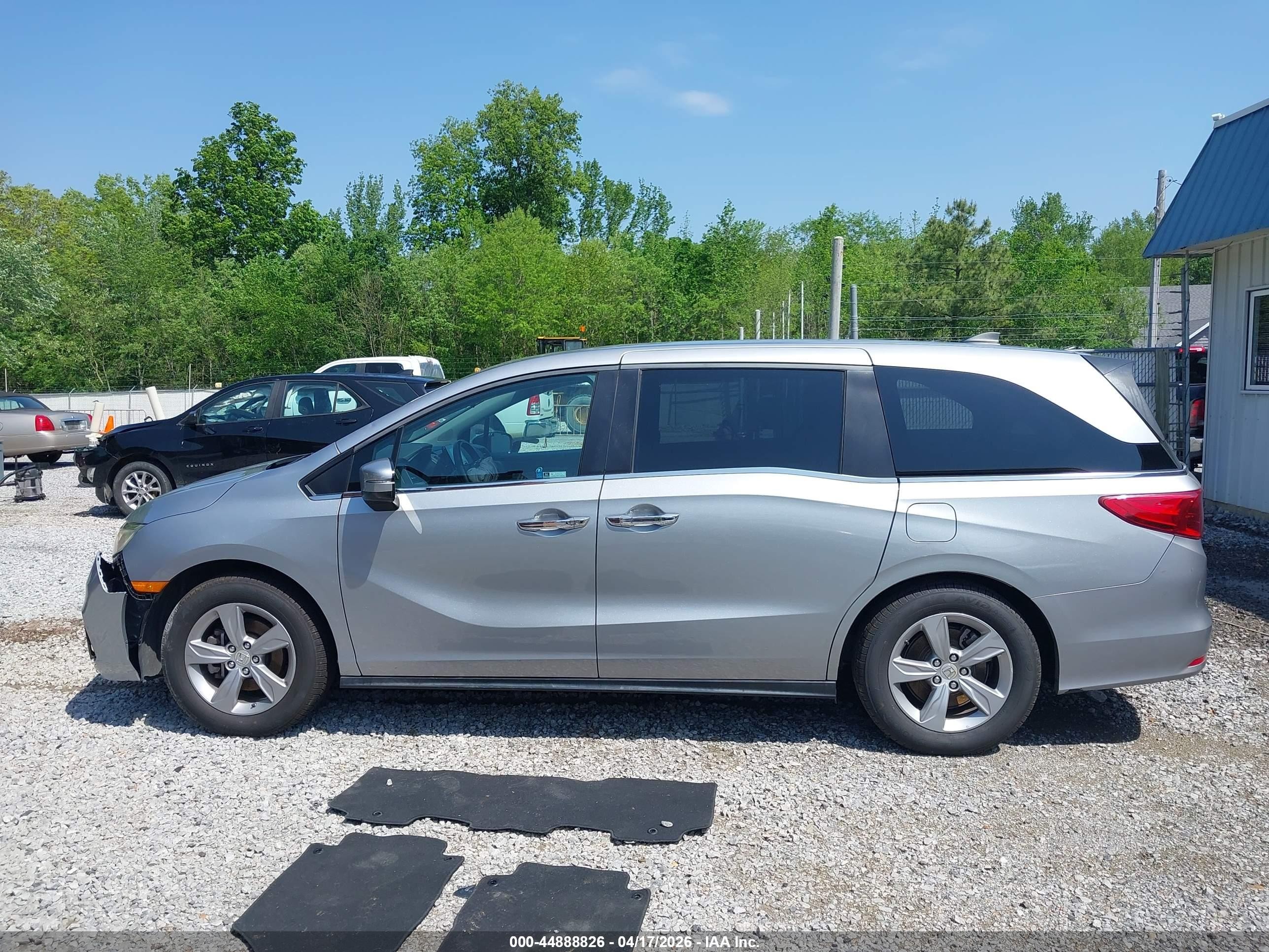 2018 Honda Odyssey Ex-l Серебряный vin: 5FNRL6H70JB070751