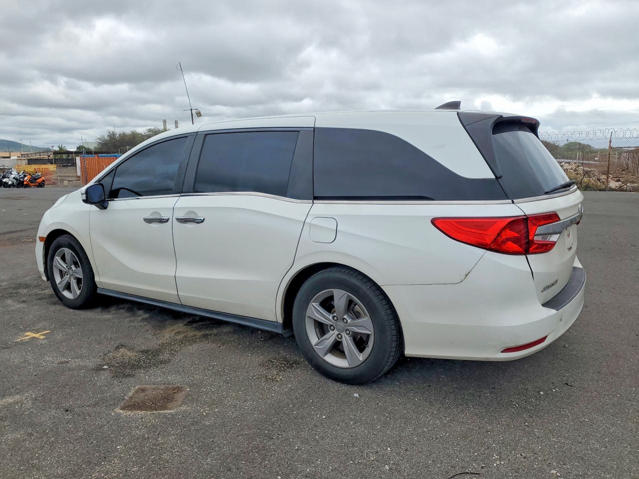 2020 Honda Odyssey Exl White vin: 5FNRL6H72LB006889