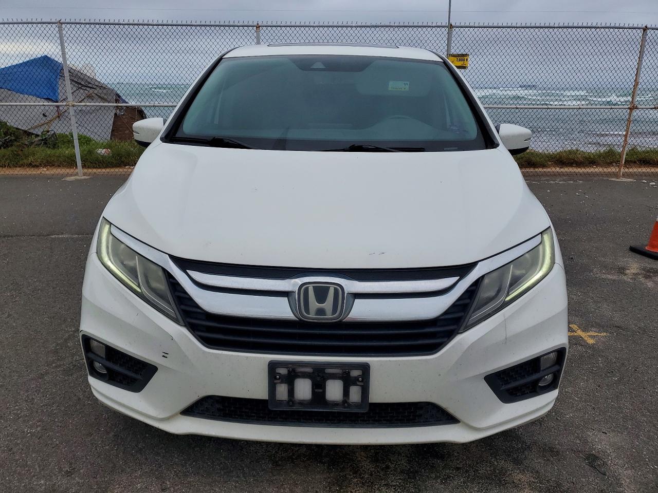 2020 Honda Odyssey Exl White vin: 5FNRL6H72LB006889