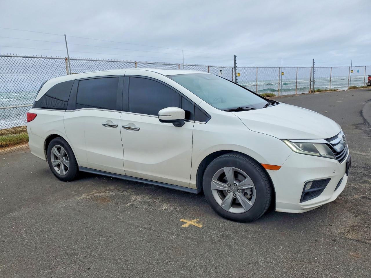 2020 Honda Odyssey Exl White vin: 5FNRL6H72LB006889