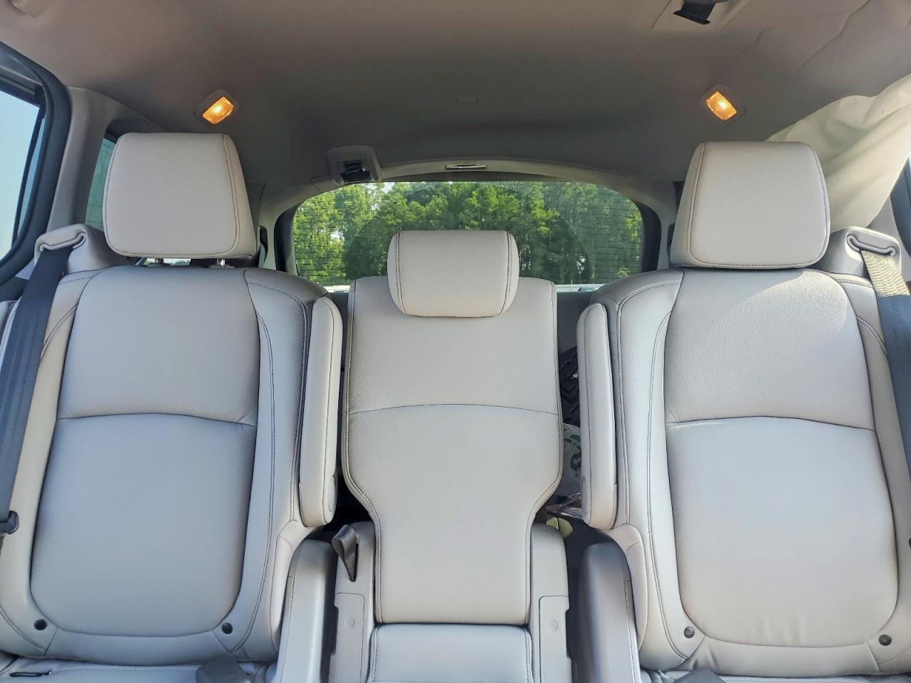 2022 Honda Odyssey Exl Silver vin: 5FNRL6H72NB055819