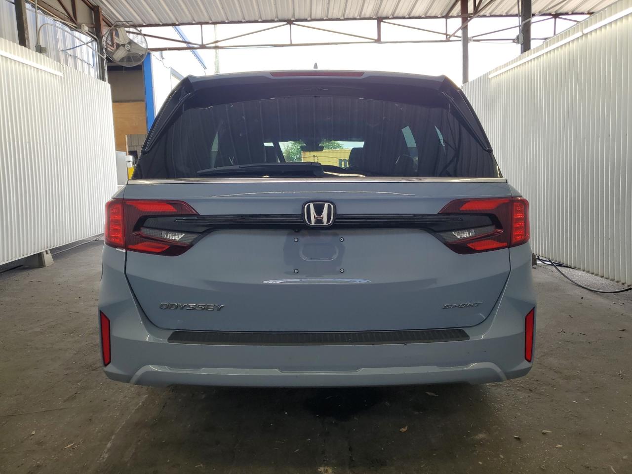 2025 Honda Odyssey Sport-l Серый vin: 5FNRL6H72SB051278 Damage: Rear Bumper, Multiple Scratches Heavy, 3