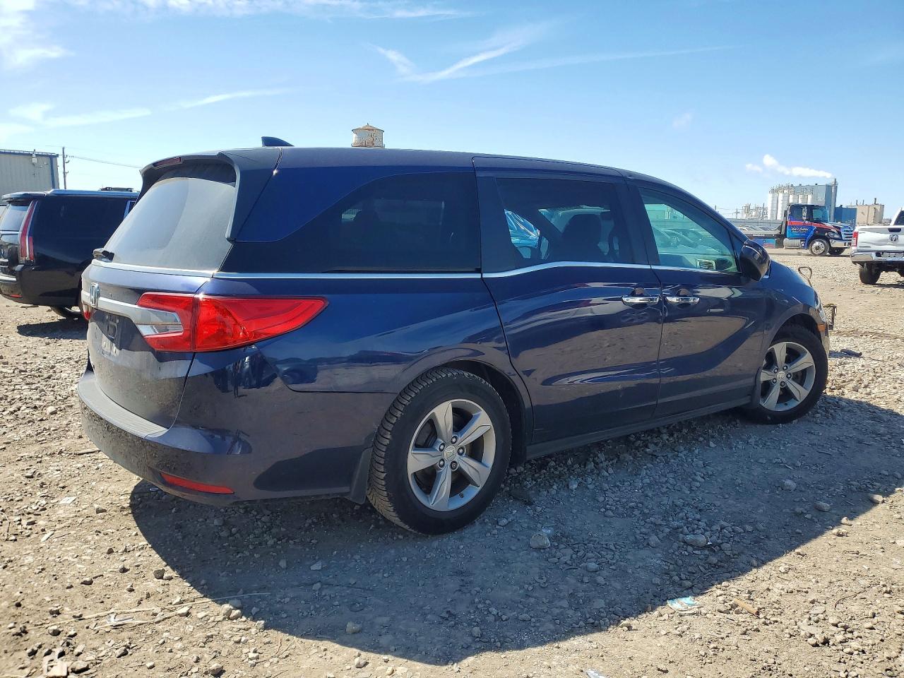 2018 Honda Odyssey Exl Blue vin: 5FNRL6H73JB065592