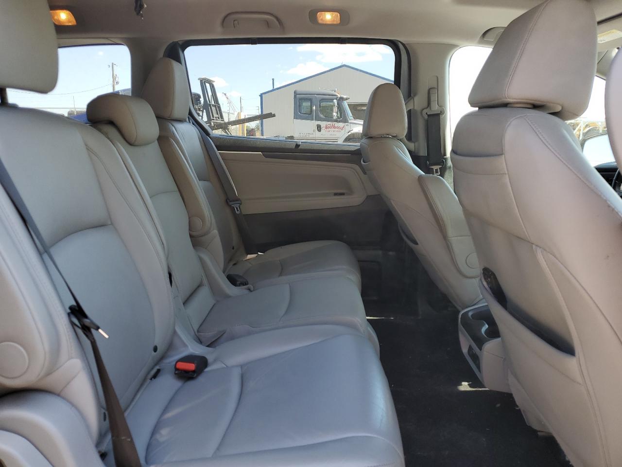 2018 Honda Odyssey Exl Gray vin: 5FNRL6H73JB075359