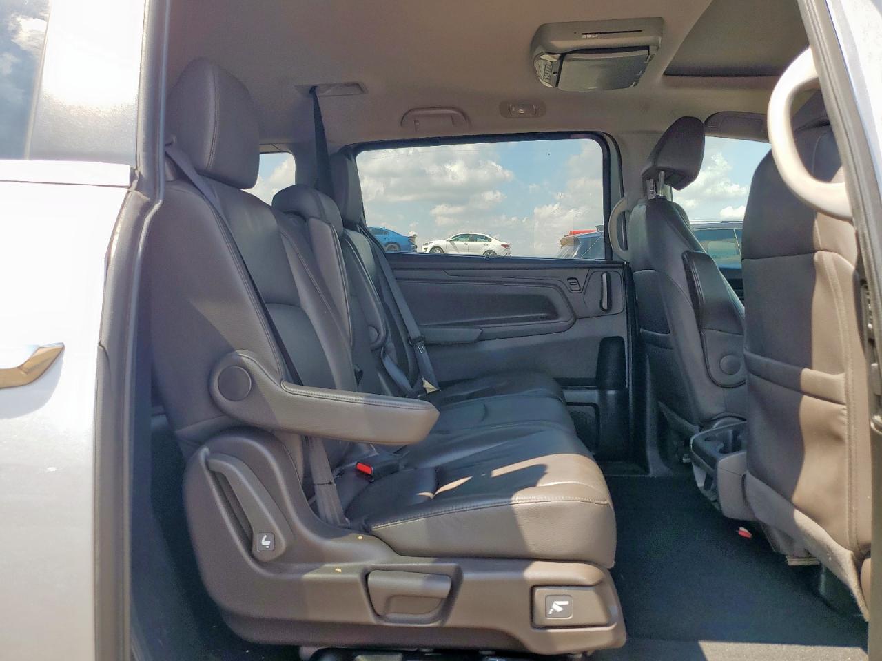 2018 Honda Odyssey Ex-l Silver vin: 5FNRL6H73JB108442