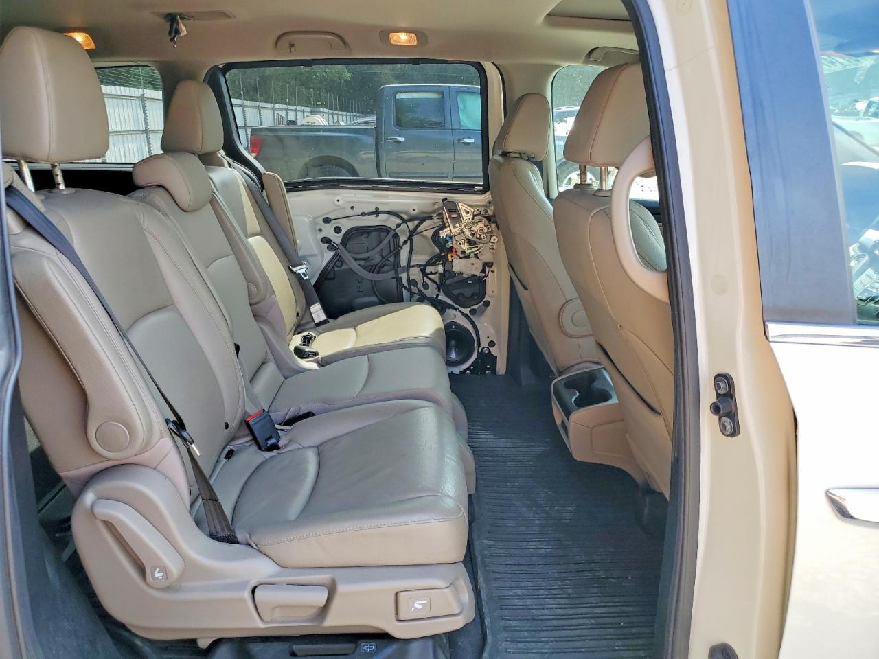 2019 Honda Odyssey Exl Белый vin: 5FNRL6H74KB001580