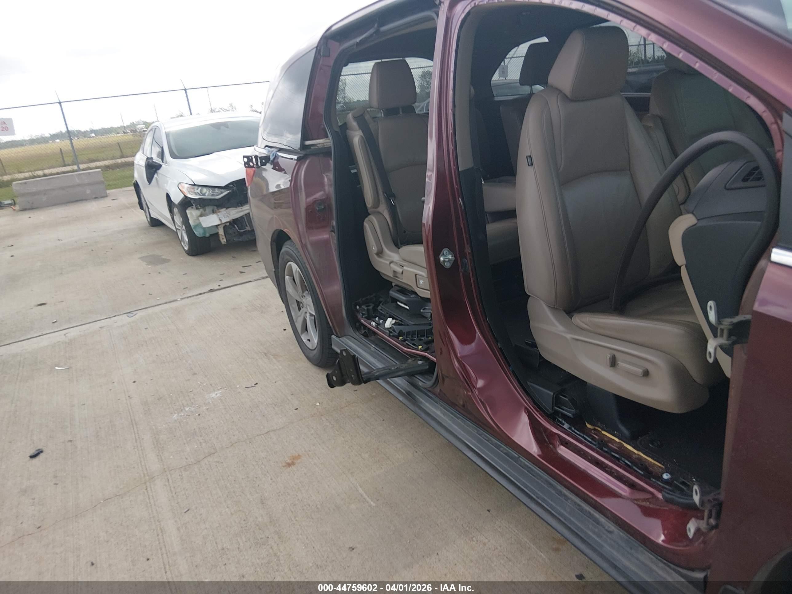 2018 Honda Odyssey Ex-l Maroon vin: 5FNRL6H75JB056067
