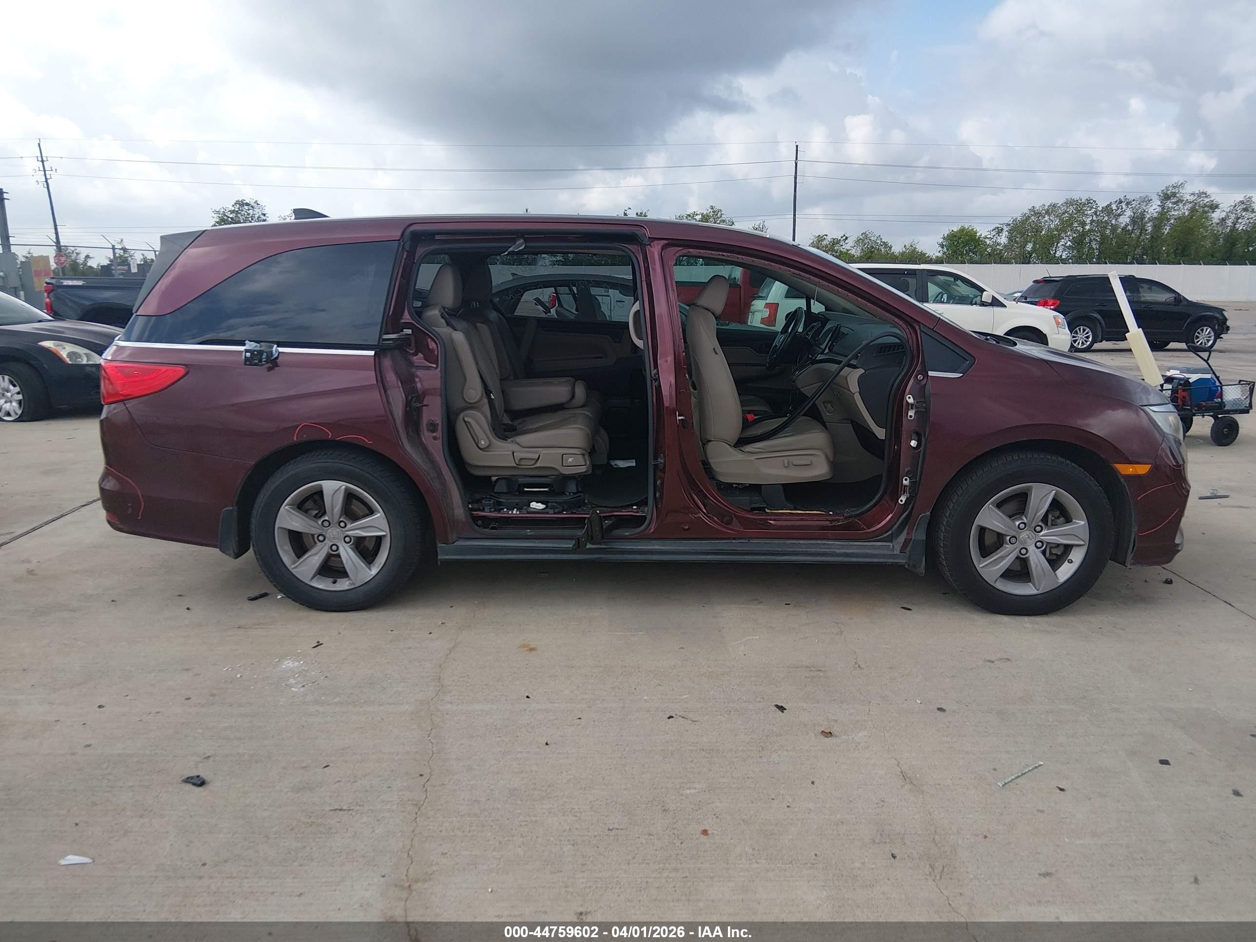 2018 Honda Odyssey Ex-l Maroon vin: 5FNRL6H75JB056067