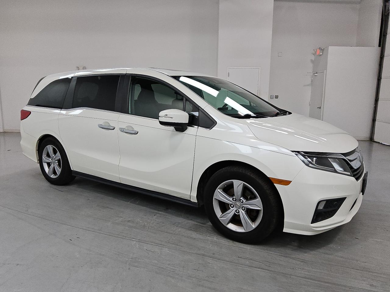2019 Honda Odyssey Exl Белый vin: 5FNRL6H75KB053297 Damage: Brakes, Worn, Repair Required