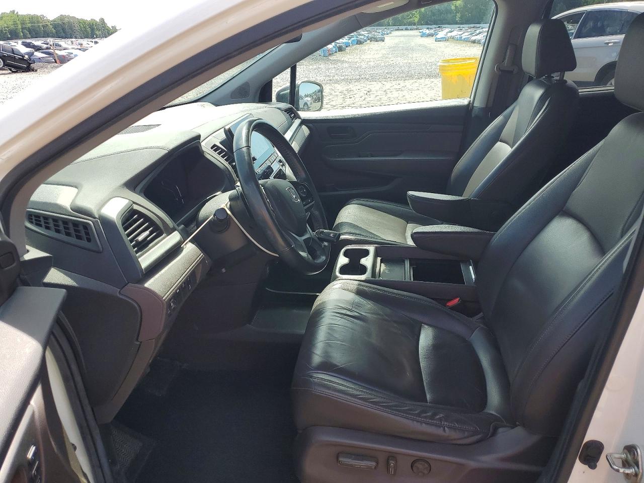2019 Honda Odyssey Exl White vin: 5FNRL6H75KB102353